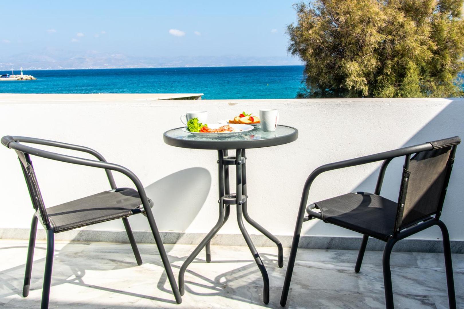 Double Room with Sea View - Photo 5