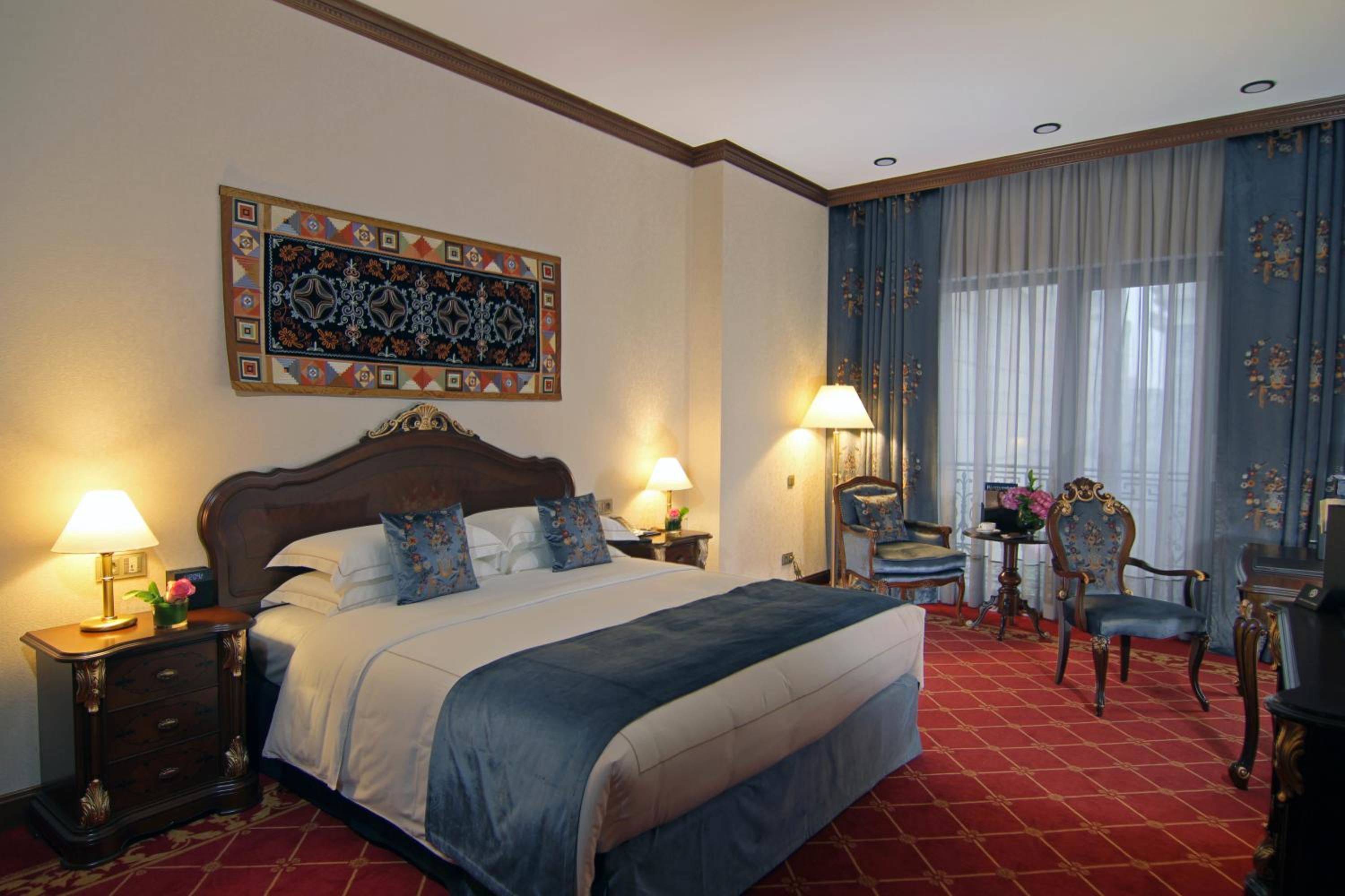 Deluxe King Room photo 2