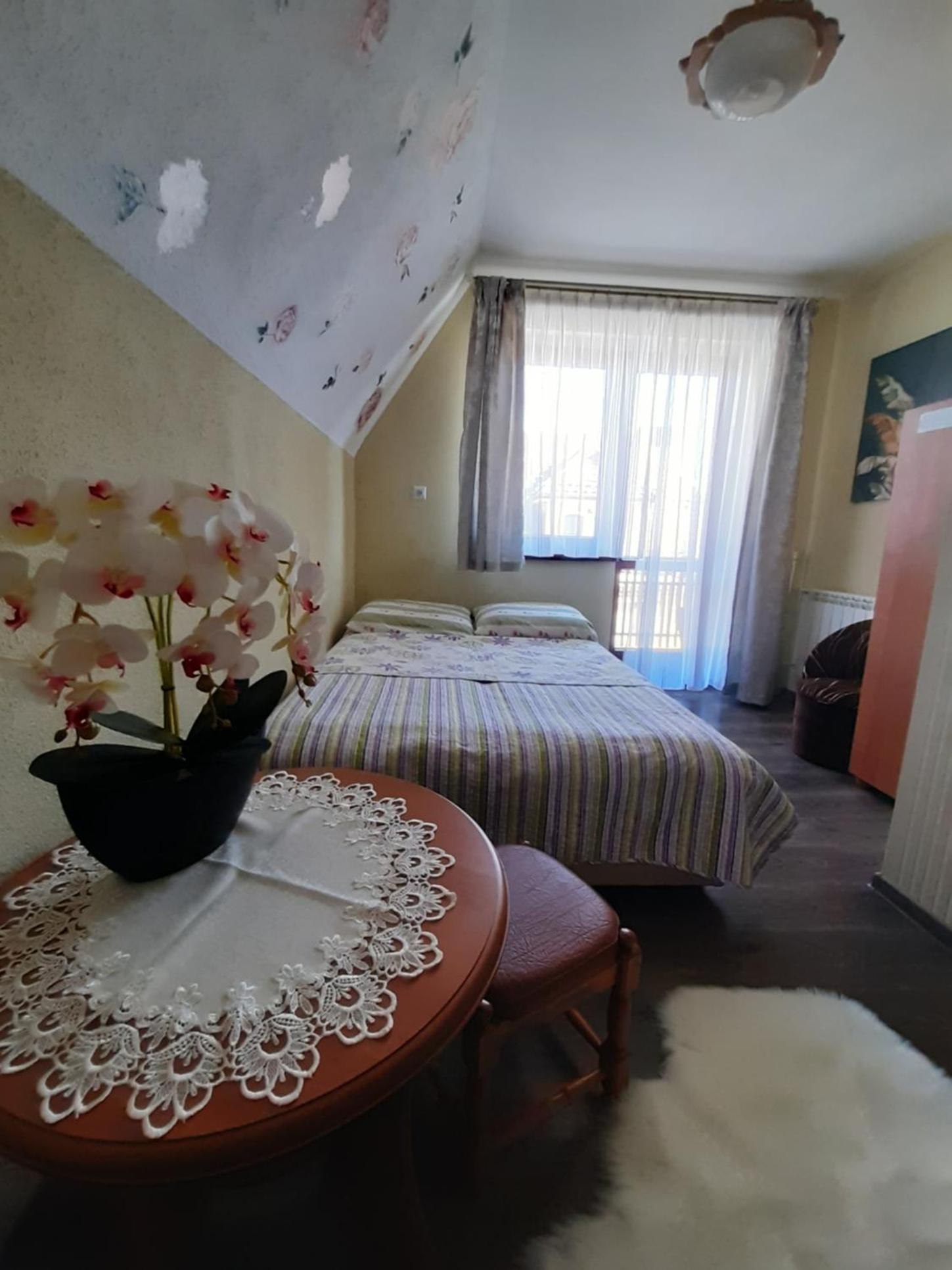 Double Room with Balcony - Photo 2