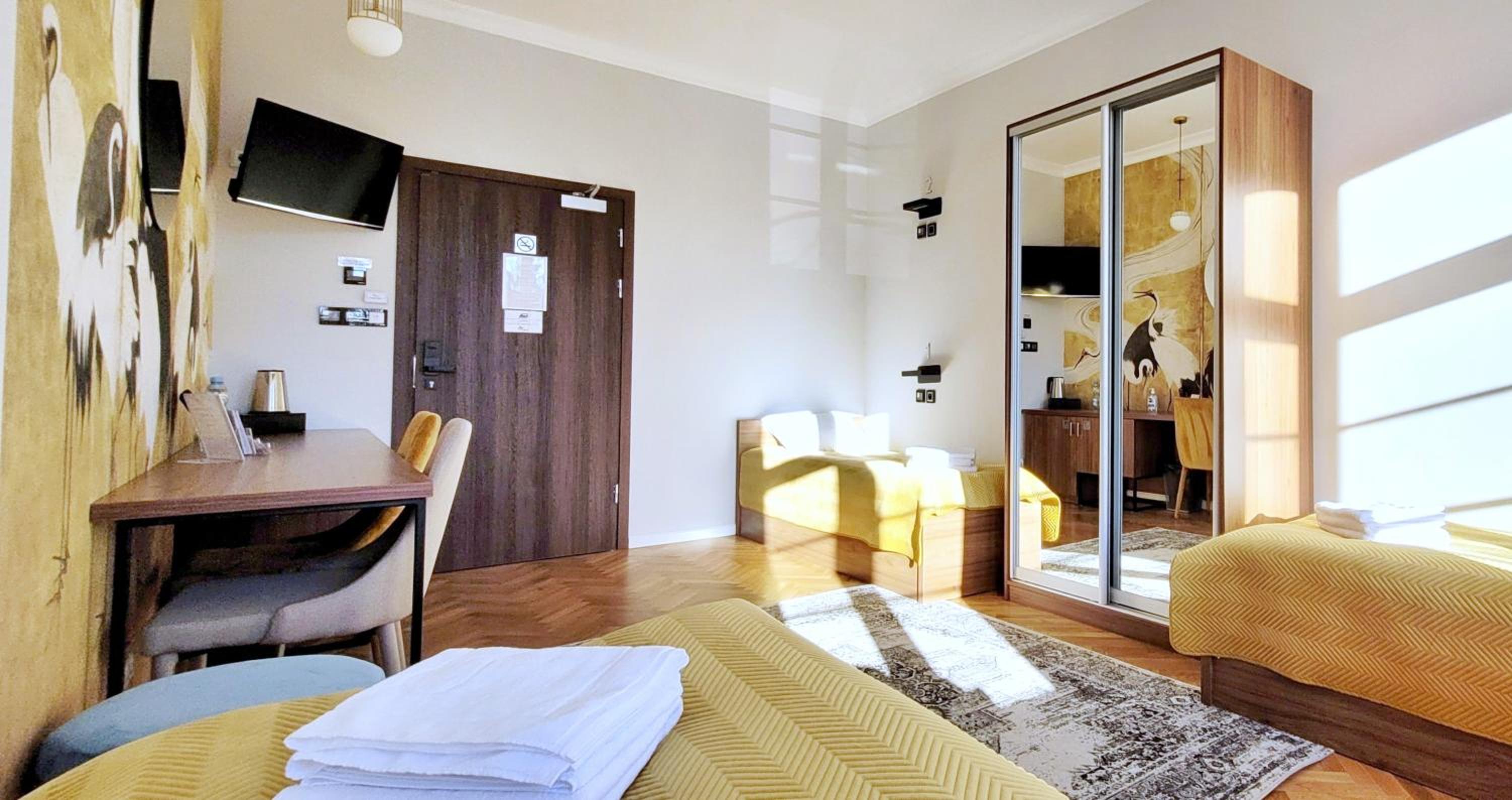 Triple Room with Private External Bathroom and Extra Bed - Photo 1