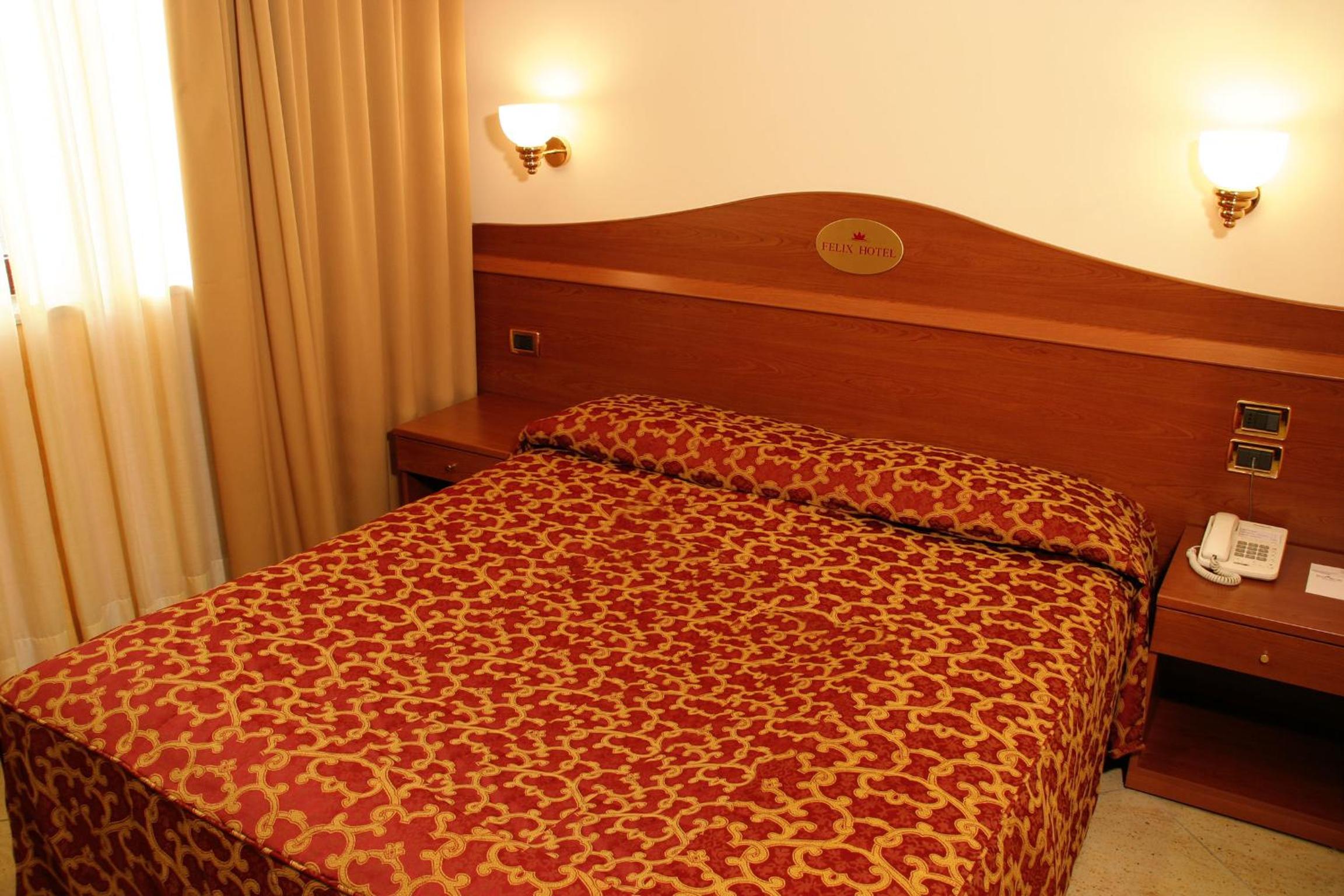 Double Room - Photo 7