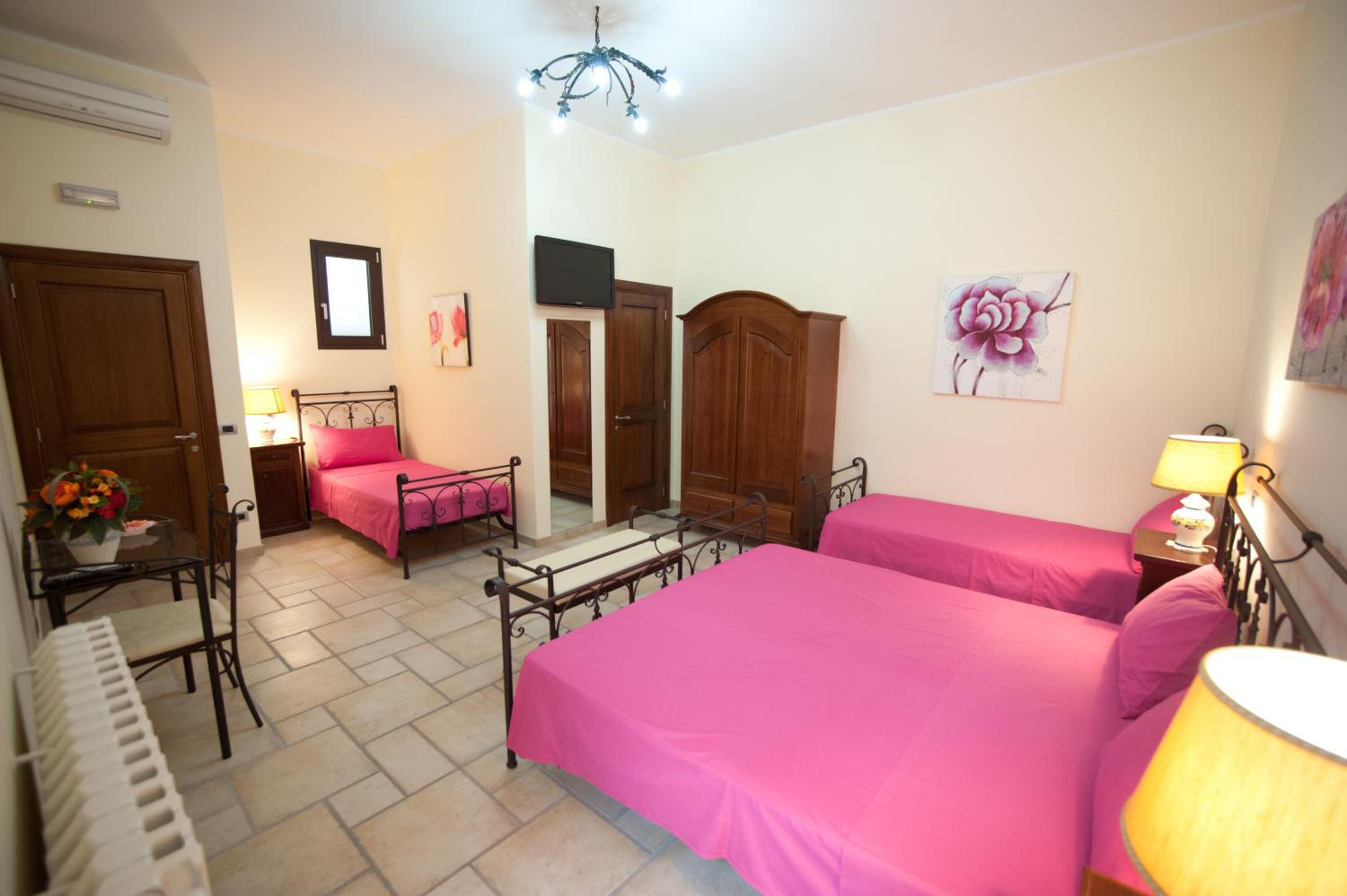 Quadruple Room with Internal Private Bathroom