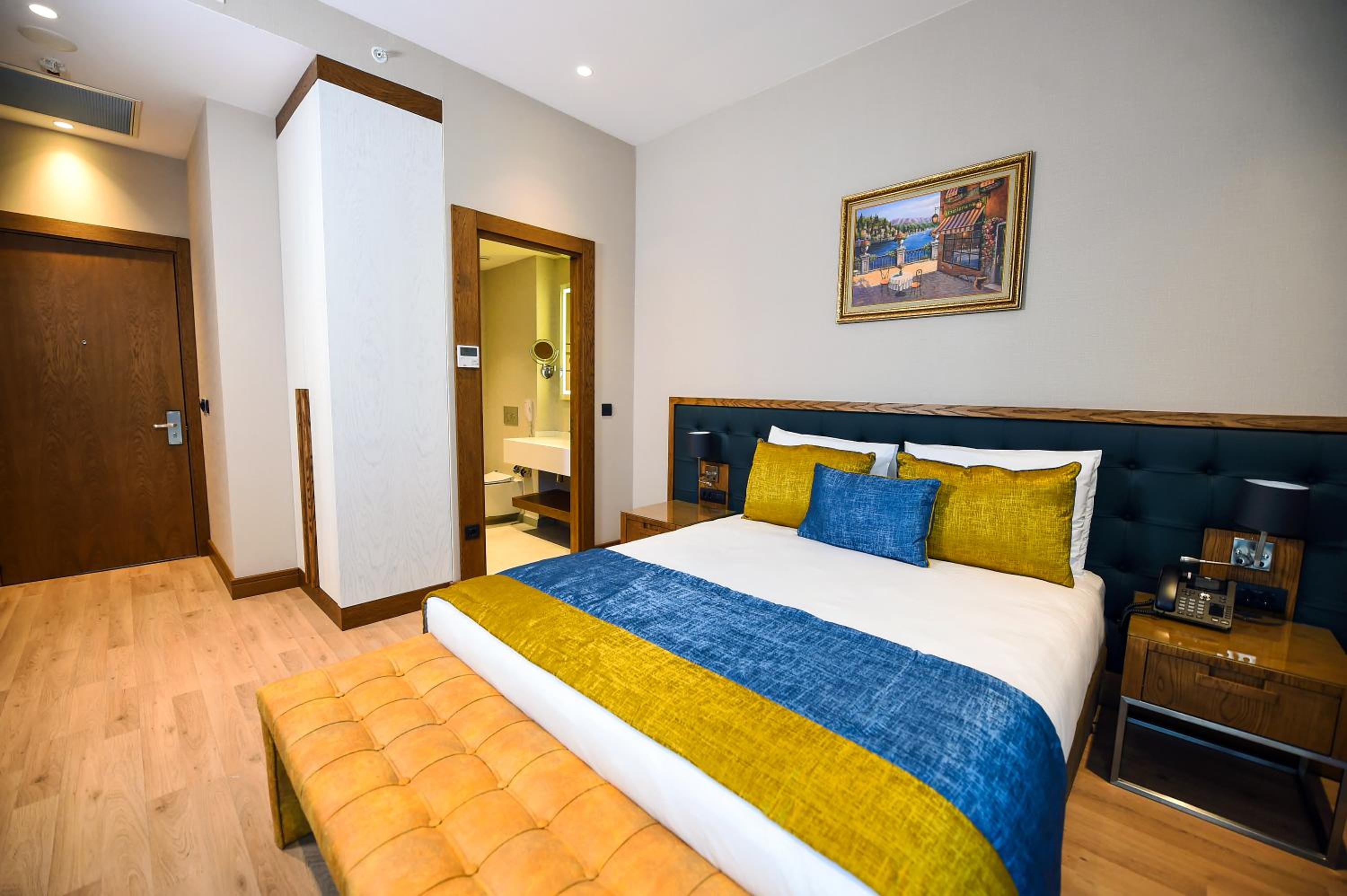 Standard Double or Twin Room photo 3