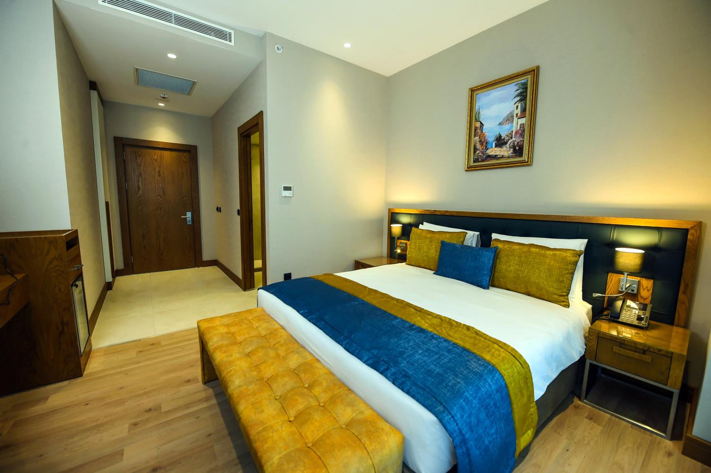 Deluxe Double or Twin Room with City View photo 3