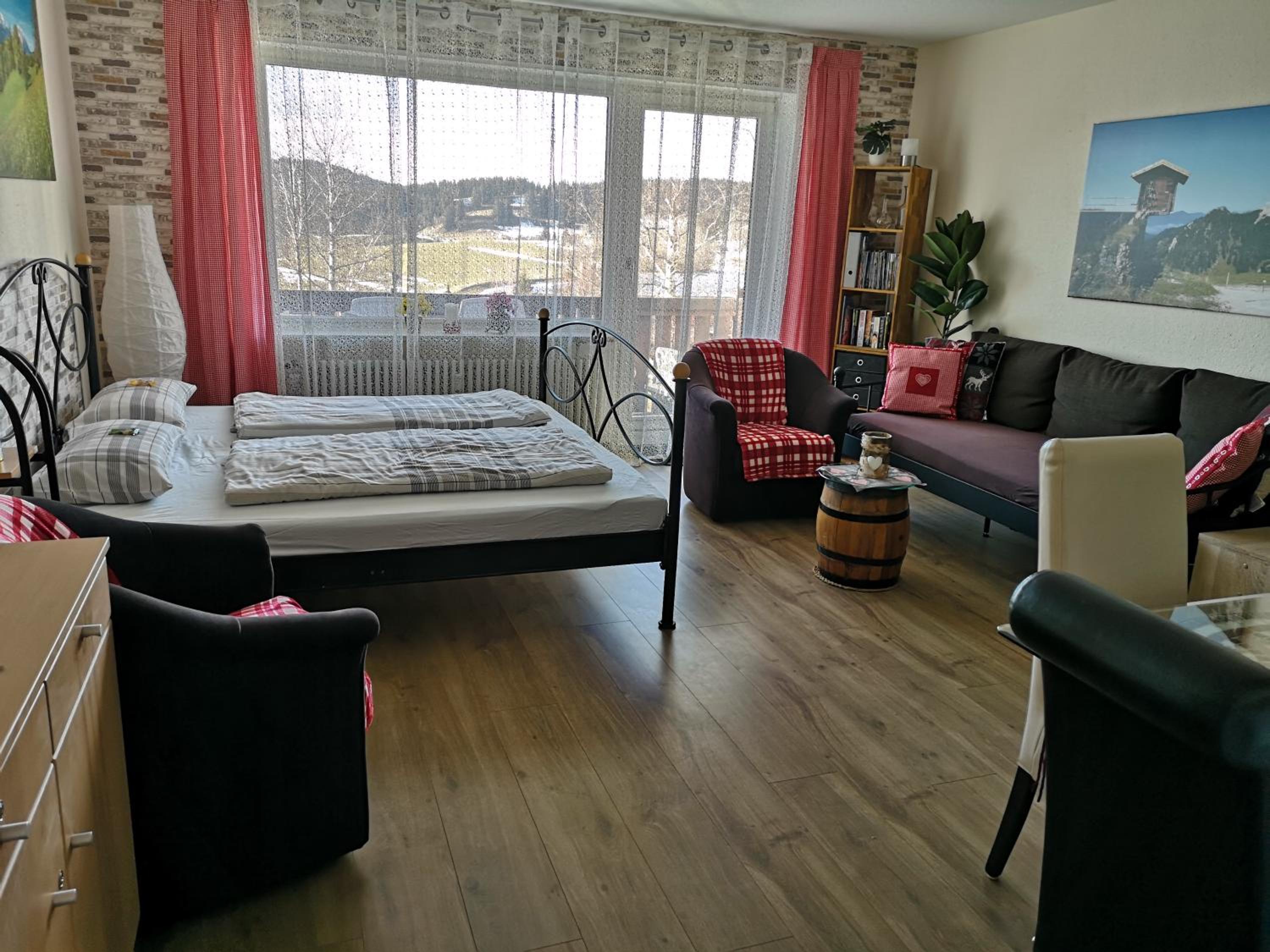 Studio Apartment - Photo 1