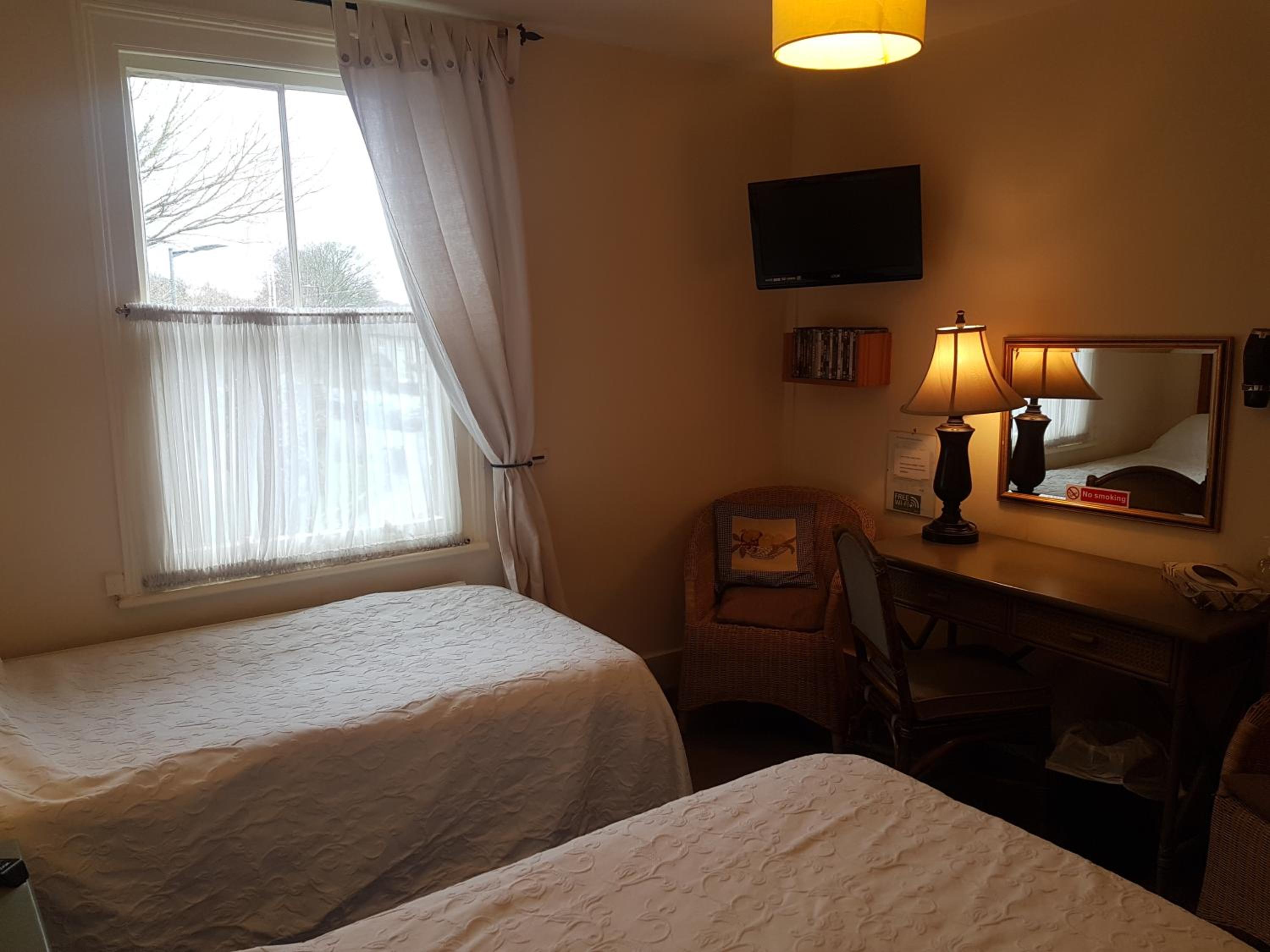 Three-Bedroom Apartment - Photo 4