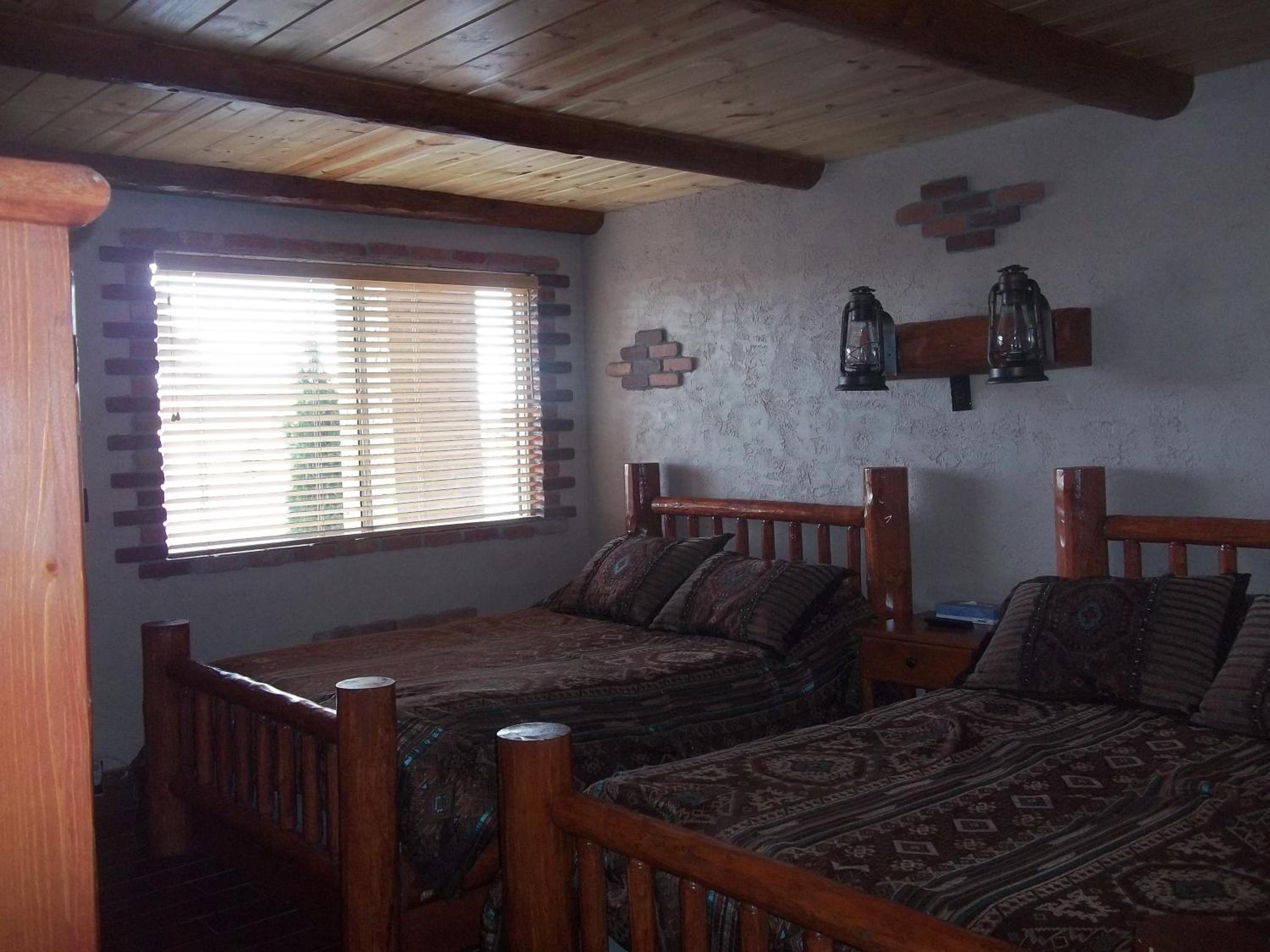 Annex Motel - across the street - no extra beds - Photo 4
