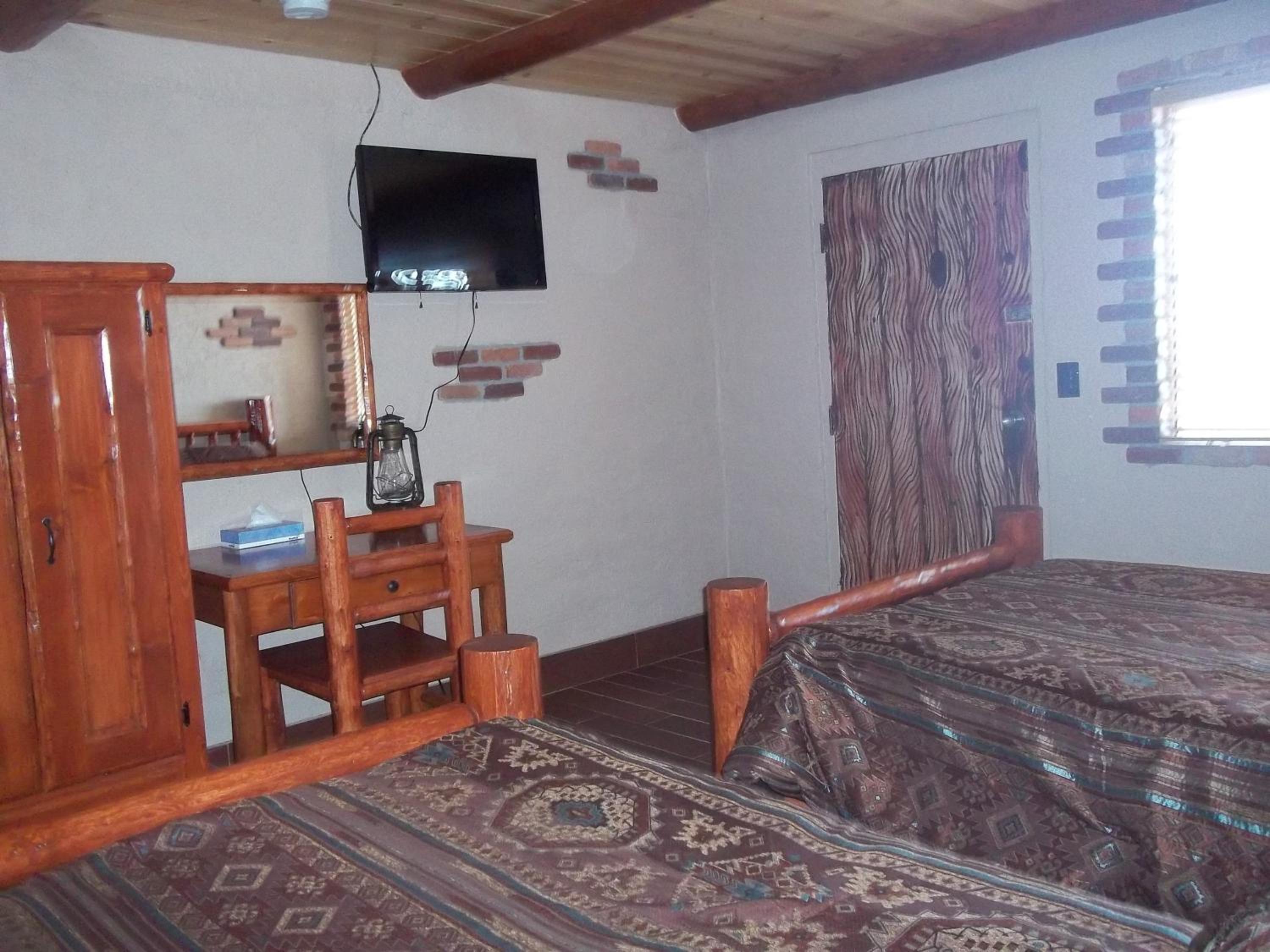 Annex Motel - across the street - no extra beds - Photo 5