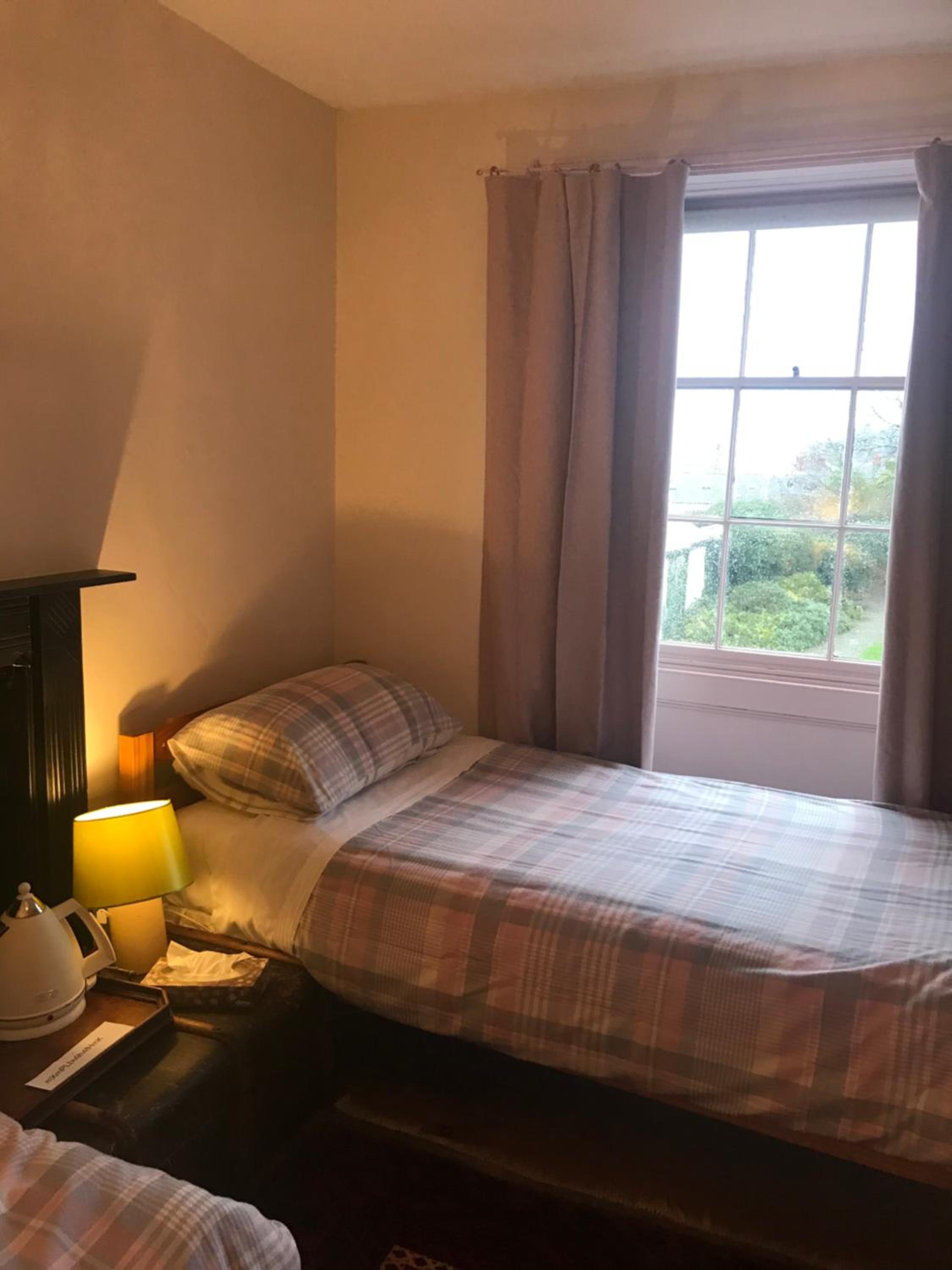Small Twin Room photo 2