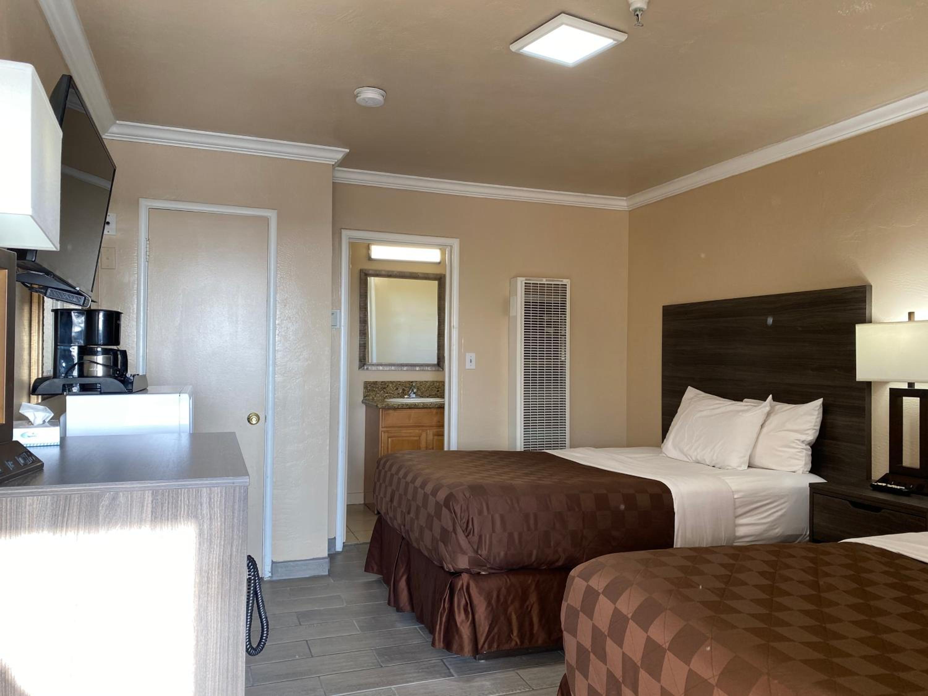 One Room With Two Double Beds photo 1