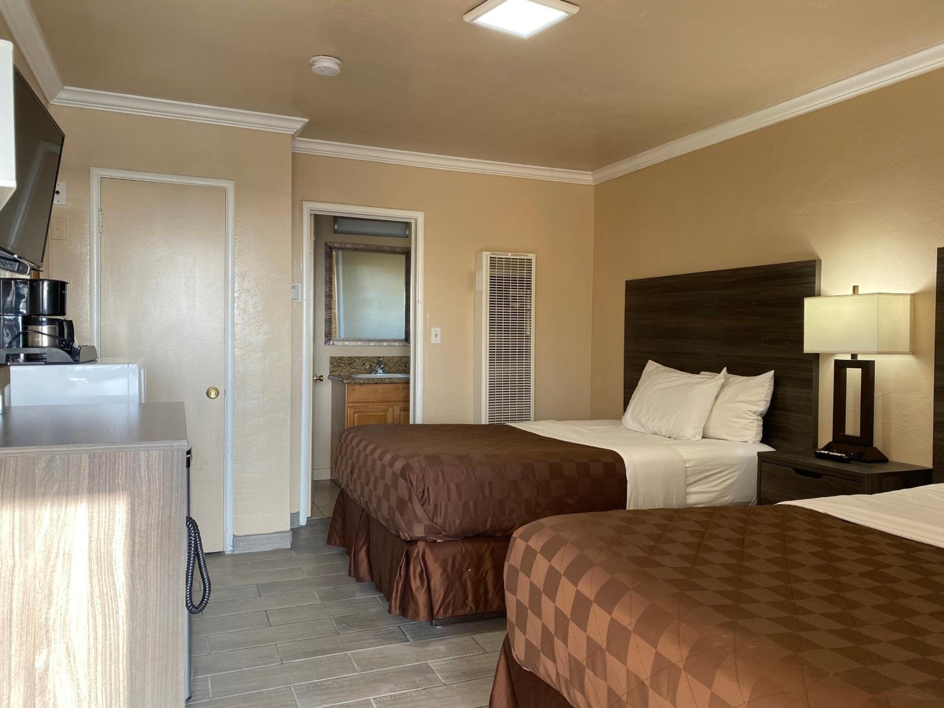 One Room With Two Double Beds photo 2