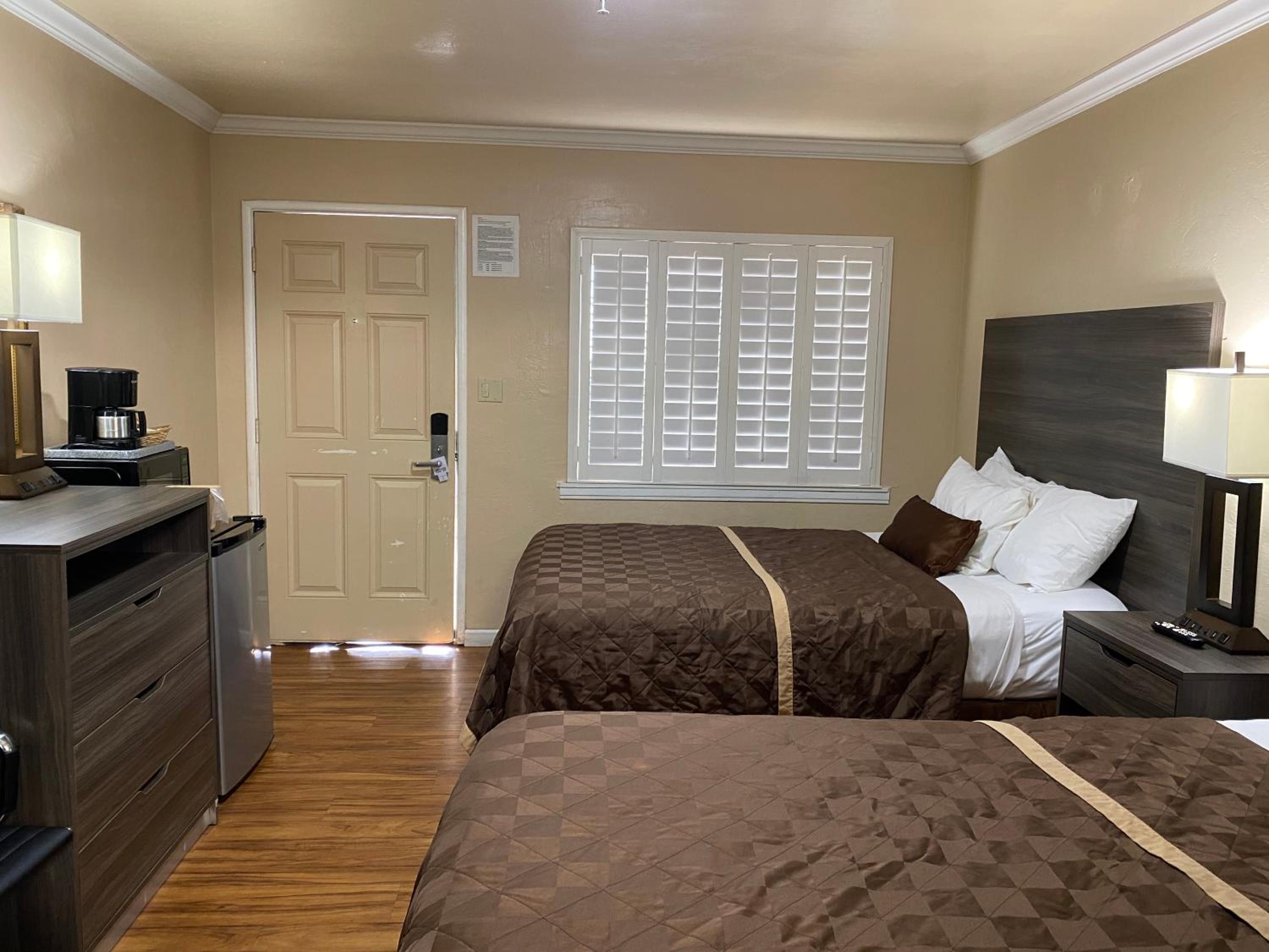 One Room With Two Double Beds photo 3