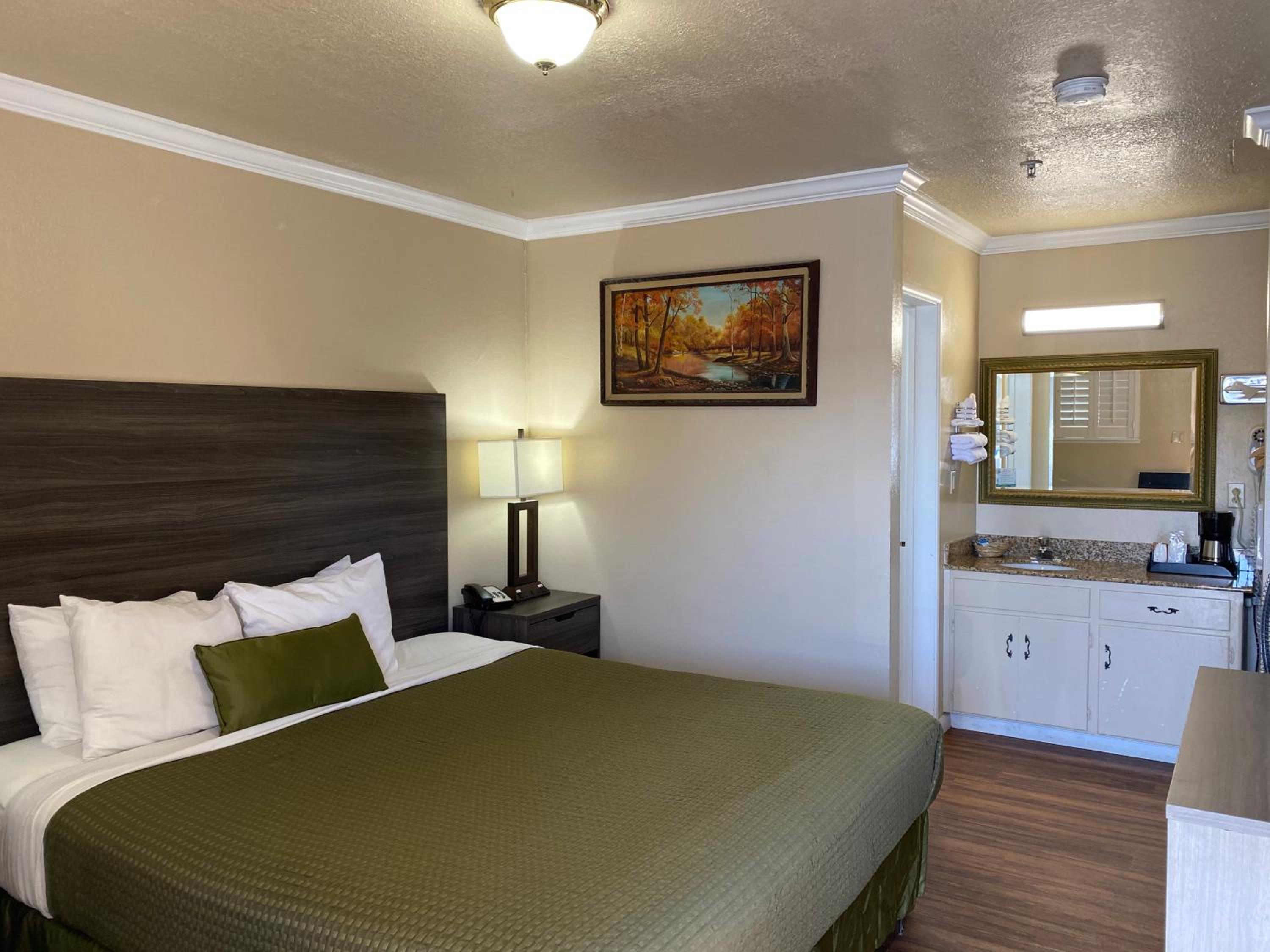 Queen Room photo 3