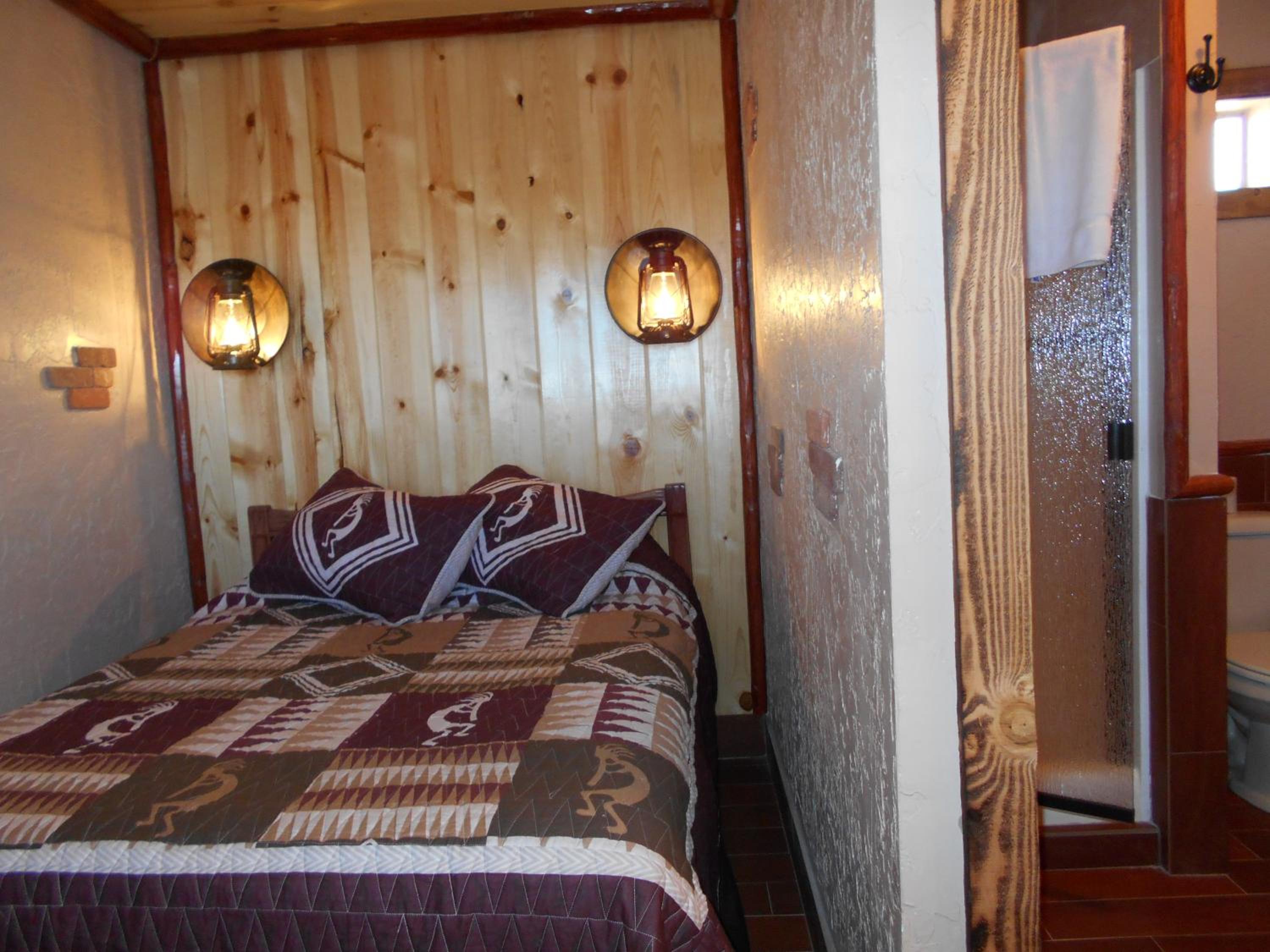 Annex Motel - Across the street - 2 PERSONS max occupancy - no extra beds - Photo 2
