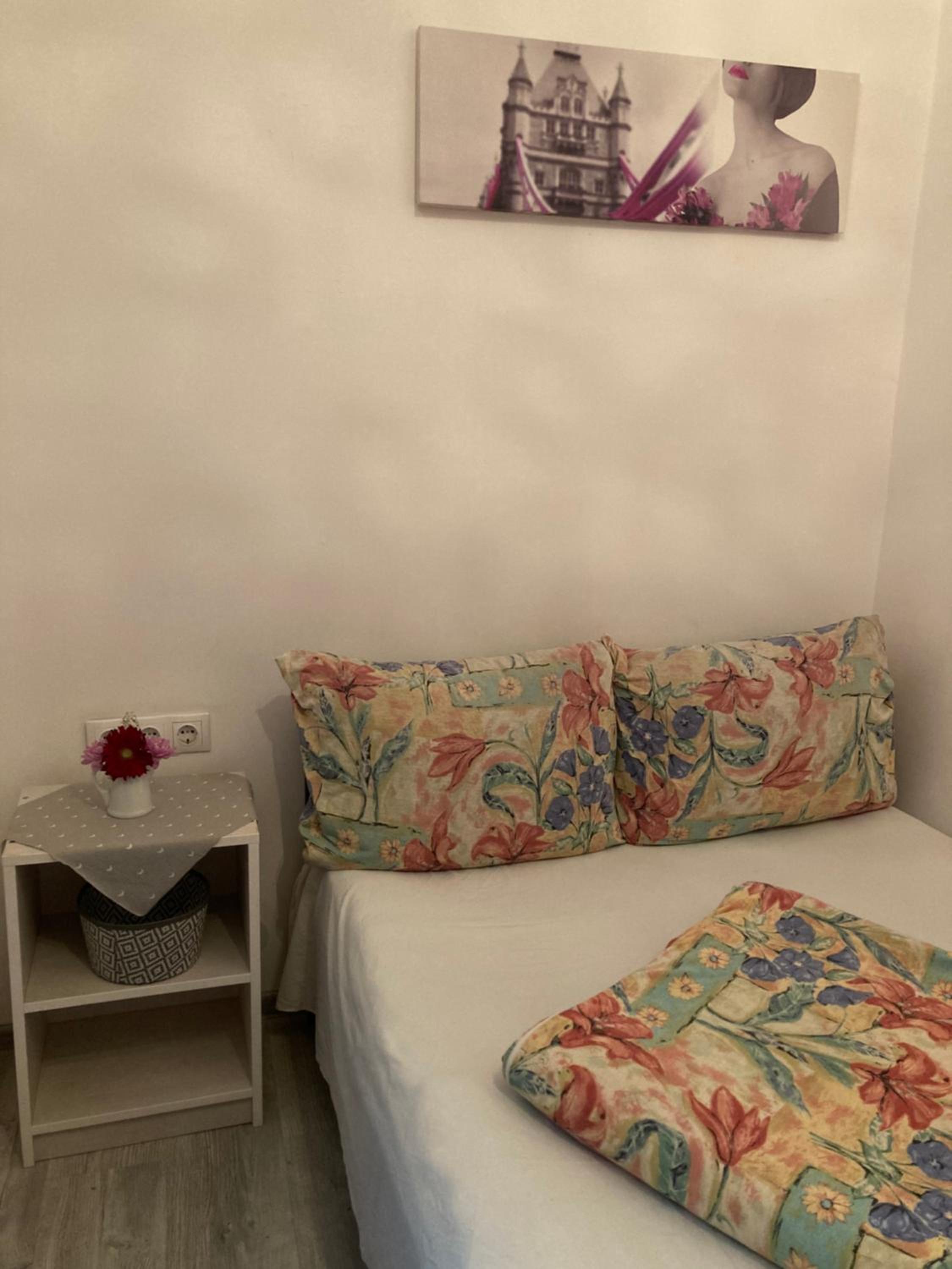 Double Room with Private Bathroom - Photo 3