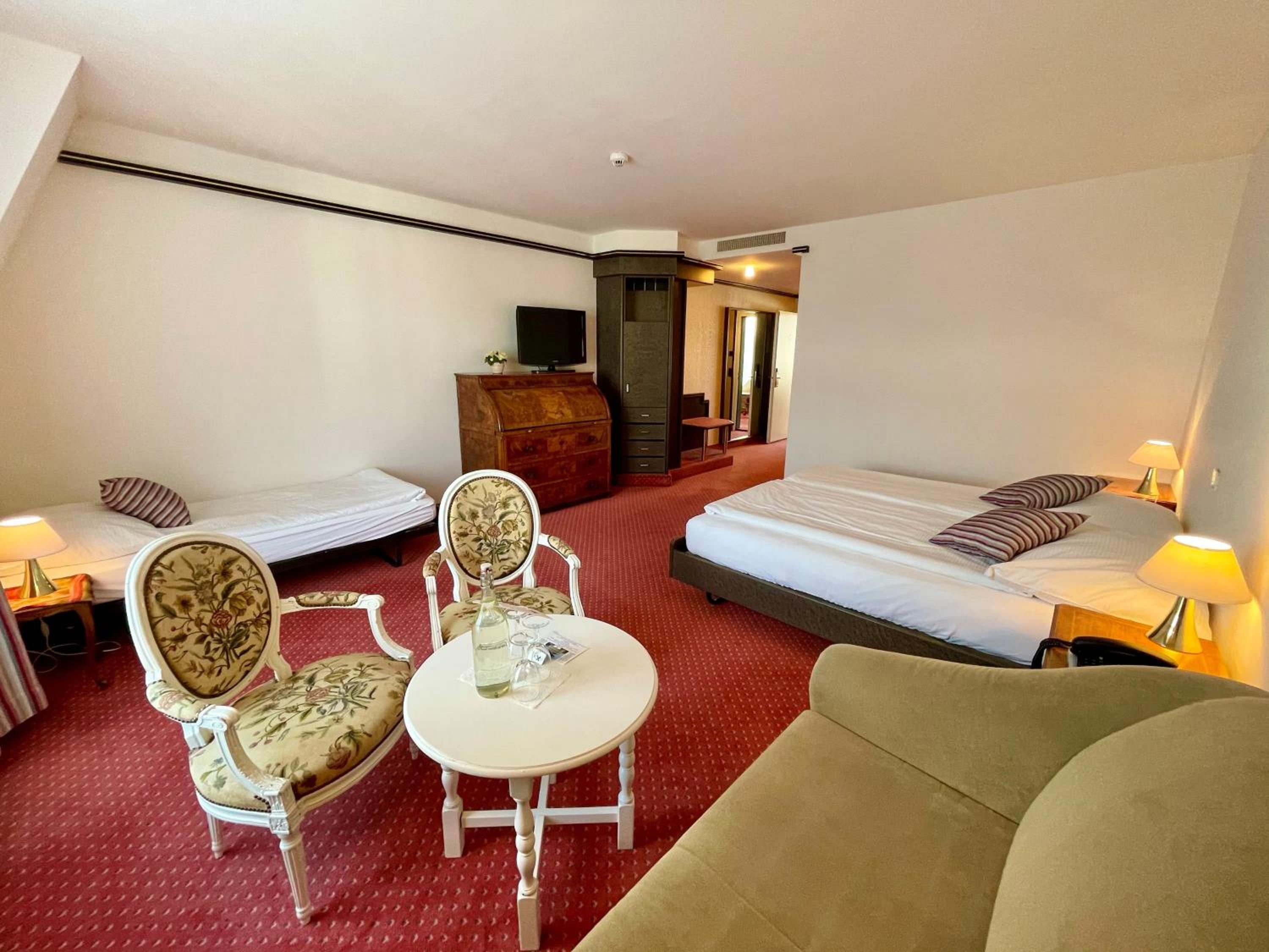 Quadruple Room - Photo 1