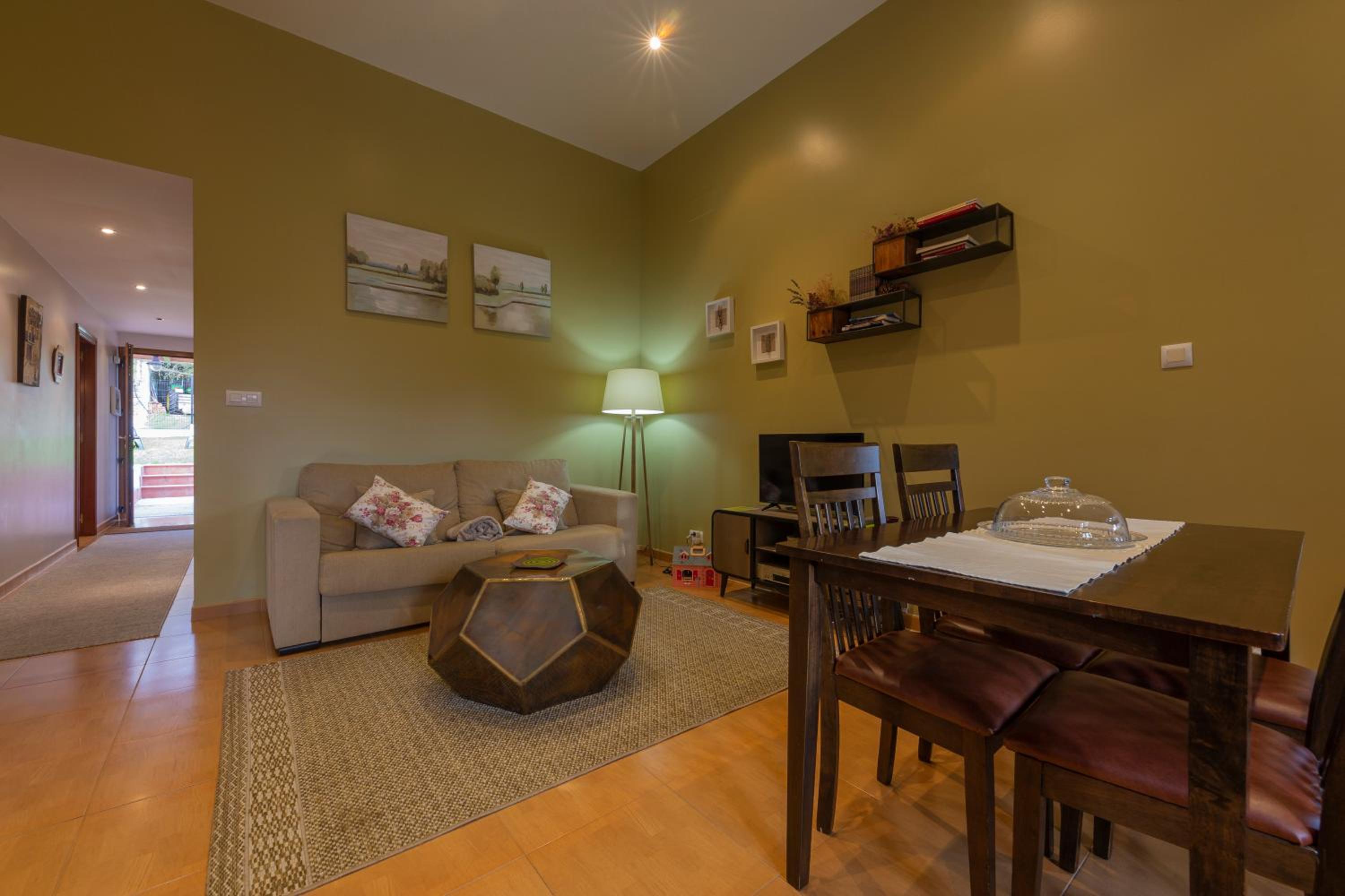 Three-Bedroom House photo 3