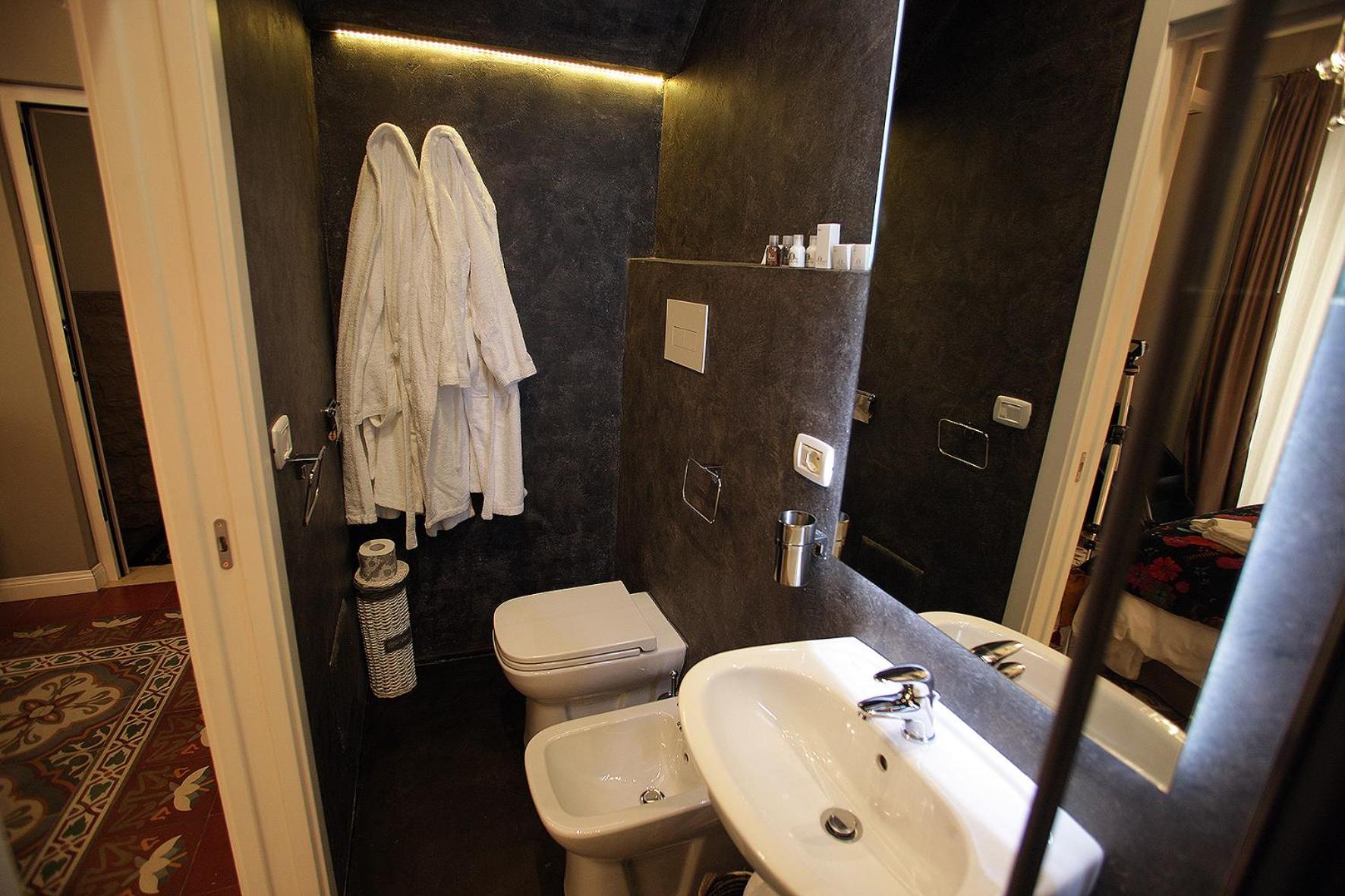 Economy Double Room photo 2
