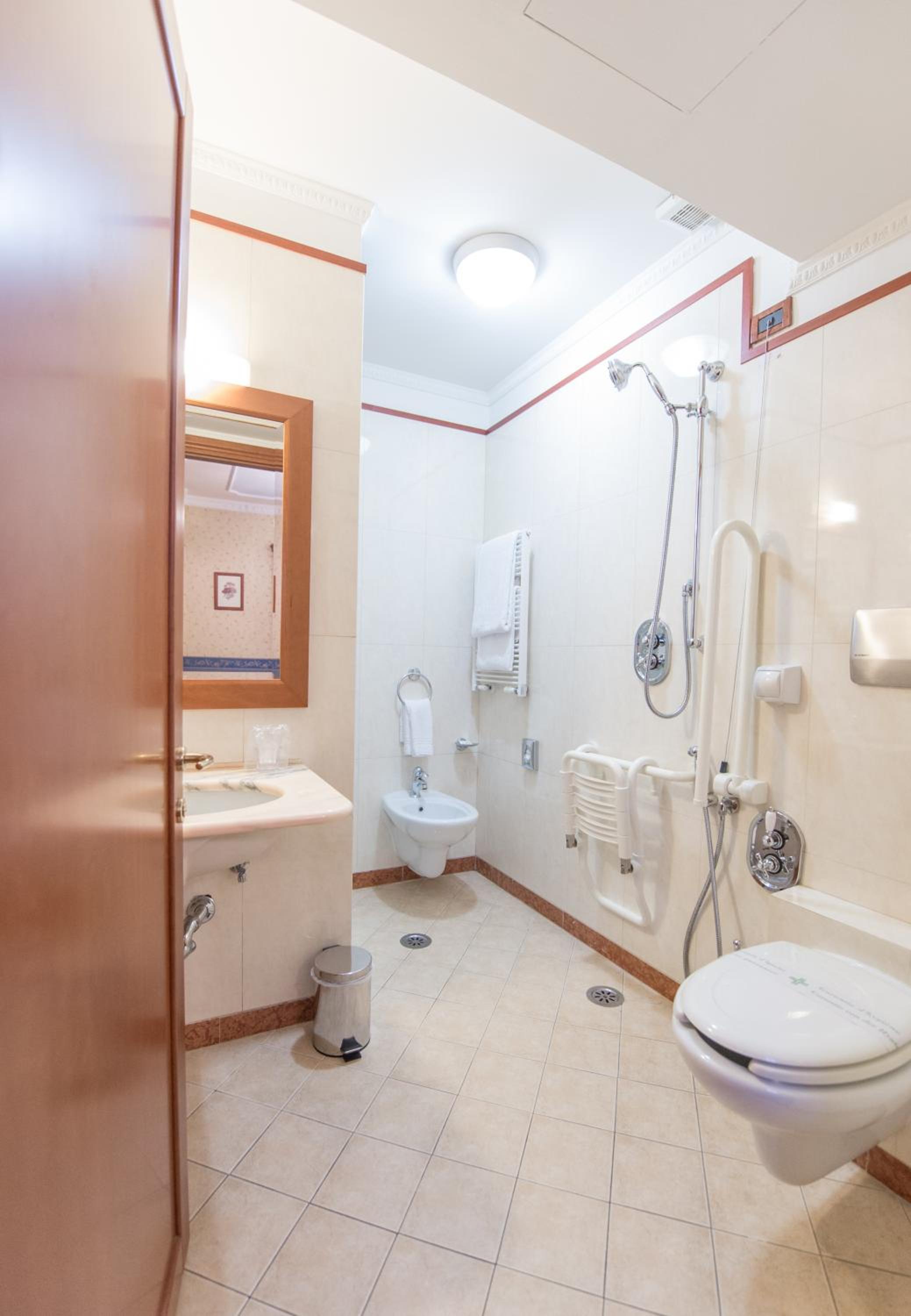 Queen Room - Disability Access