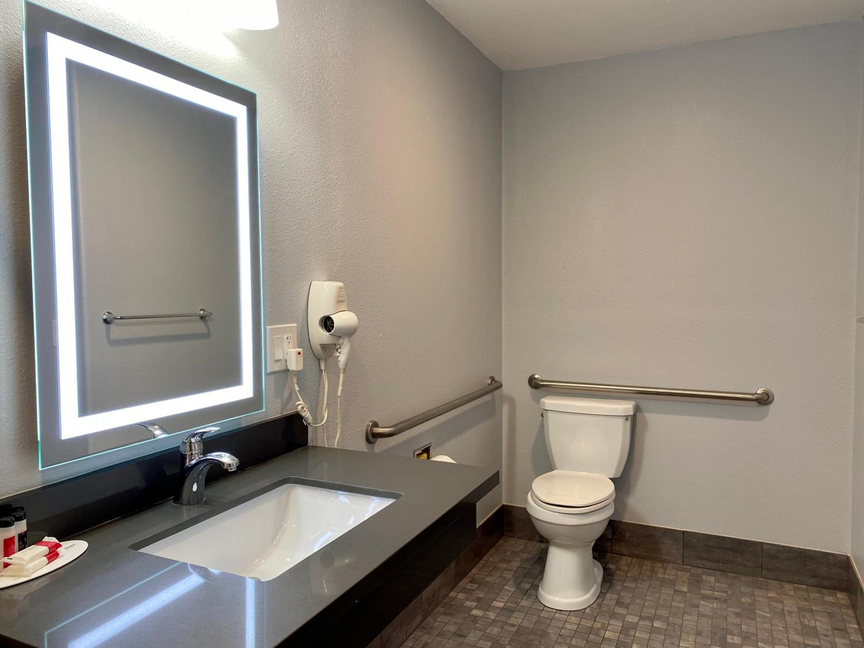 Studio Suite with Two King Beds - Non-Smoking - Photo 16