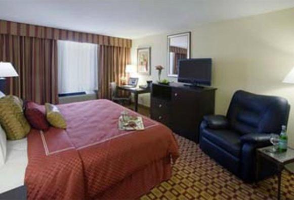 King Room - Non-Smoking - Photo 2