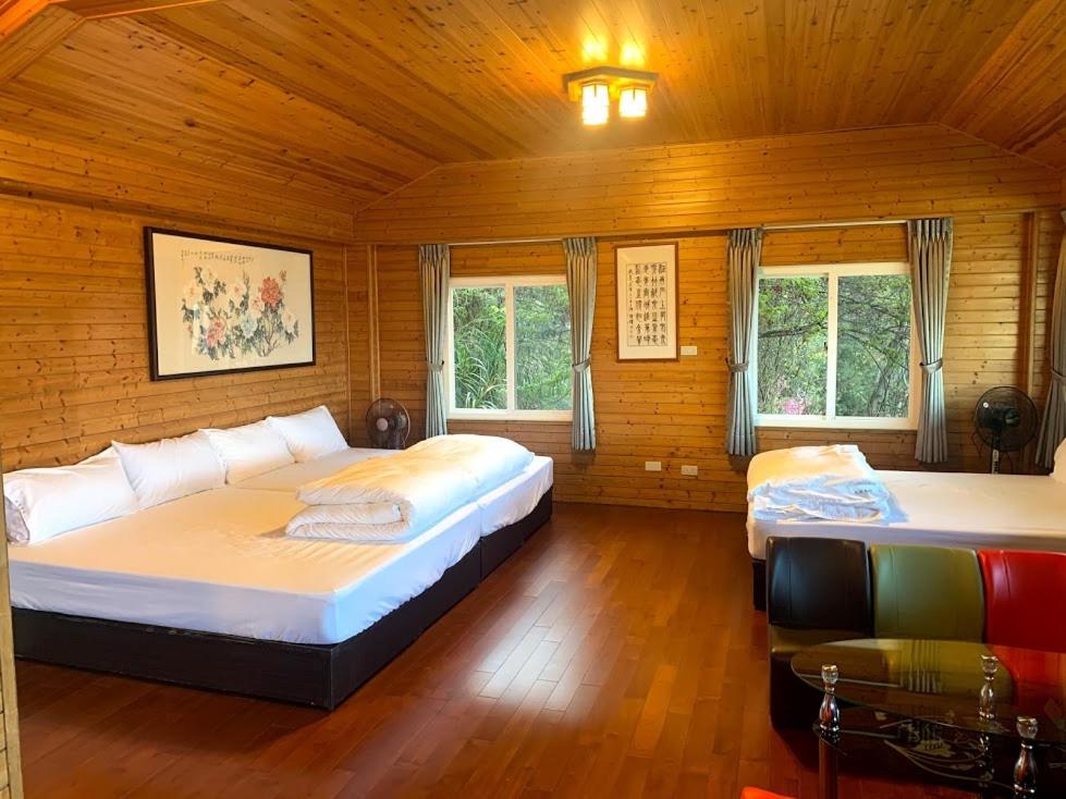 Family Room with Balcony photo 2