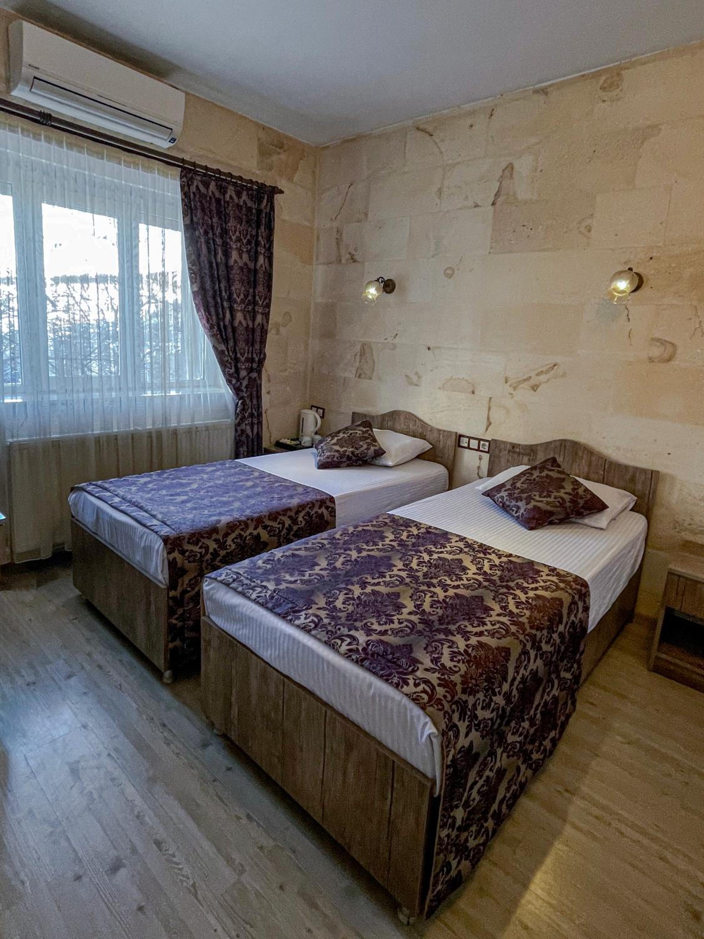 Economy Twin Room photo 3