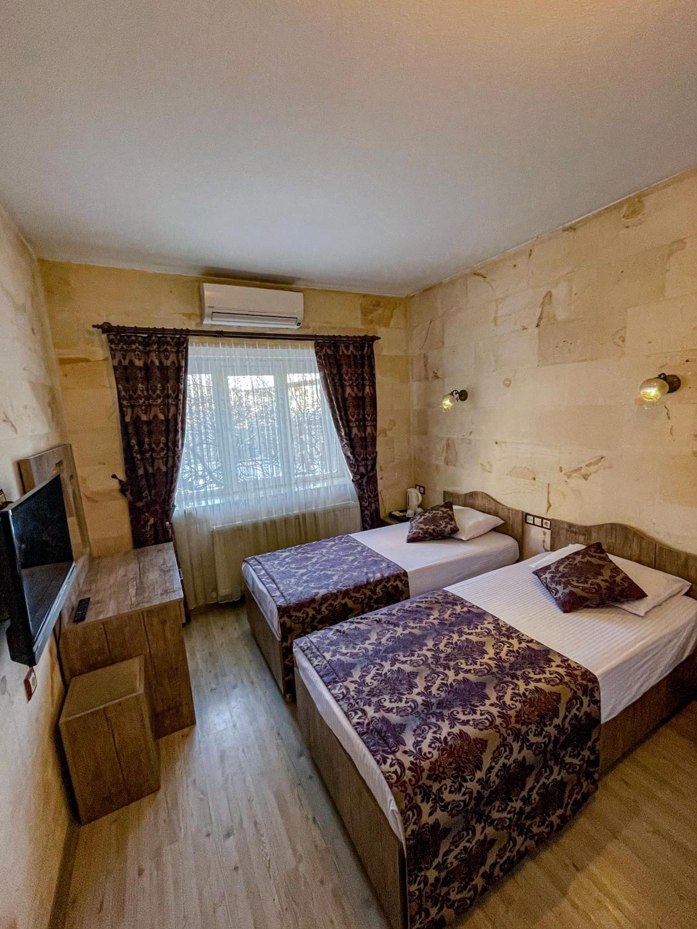 Economy Twin Room photo 1