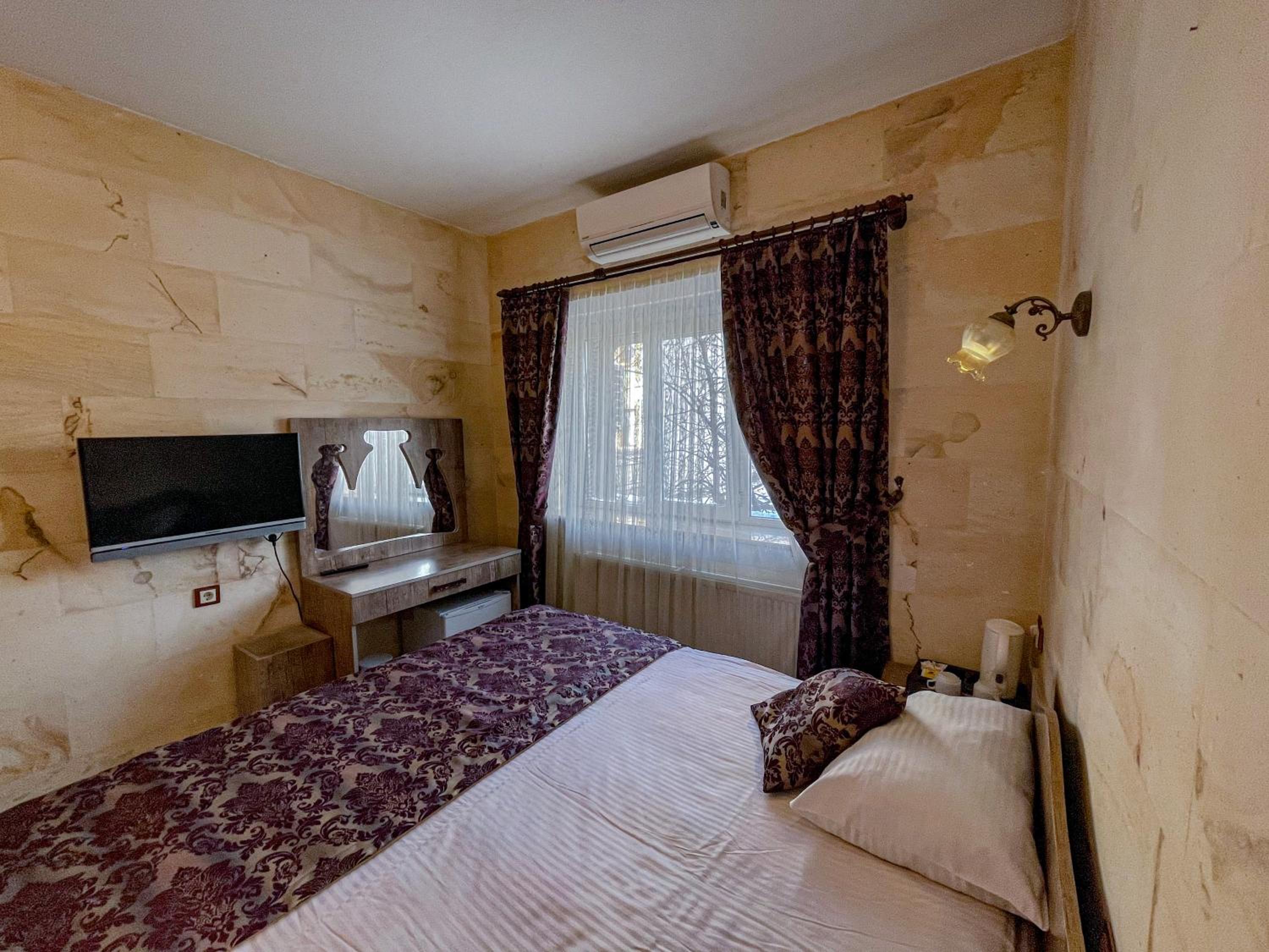Budget Double Room photo 2