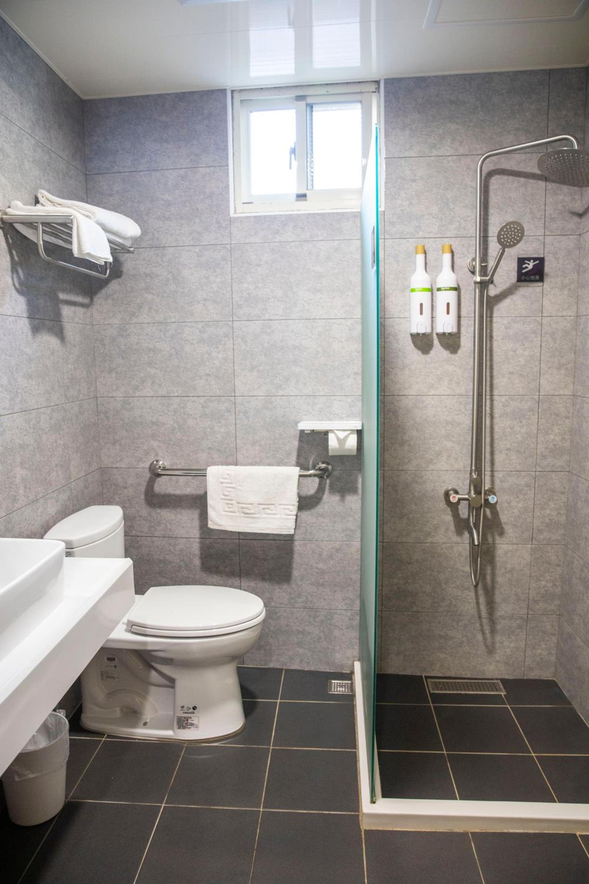Standard Triple Room photo 3