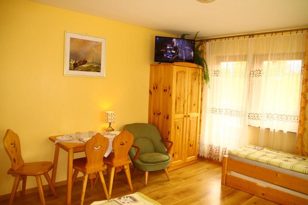 Quadruple Room with Mountain View photo 2
