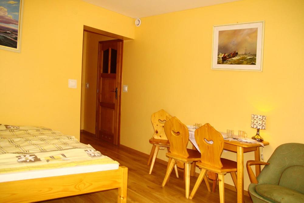 Quadruple Room with Mountain View photo 3