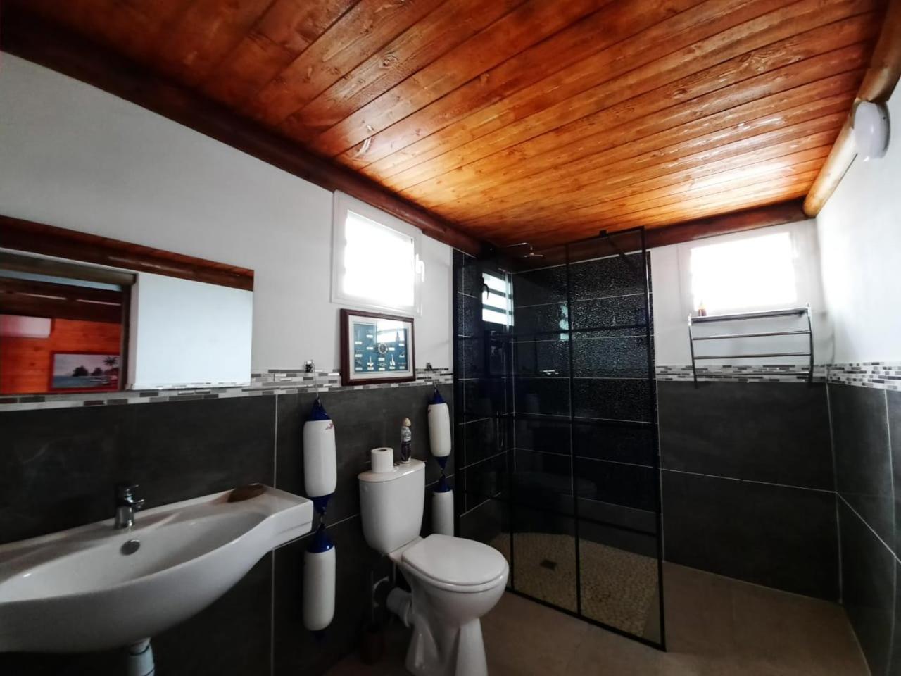 One-Bedroom House - Photo 6