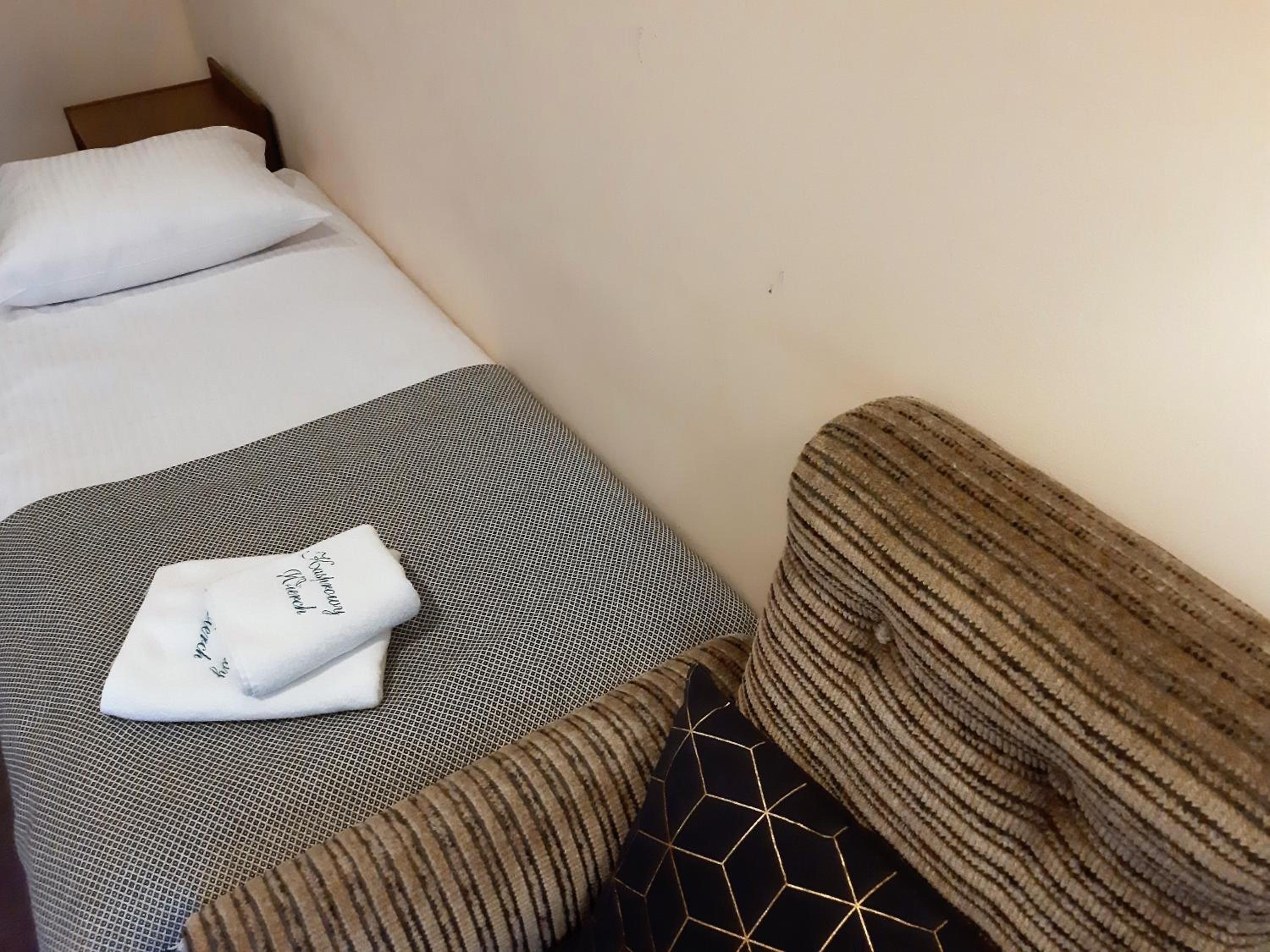 Twin Room with Private External Bathroom photo 3