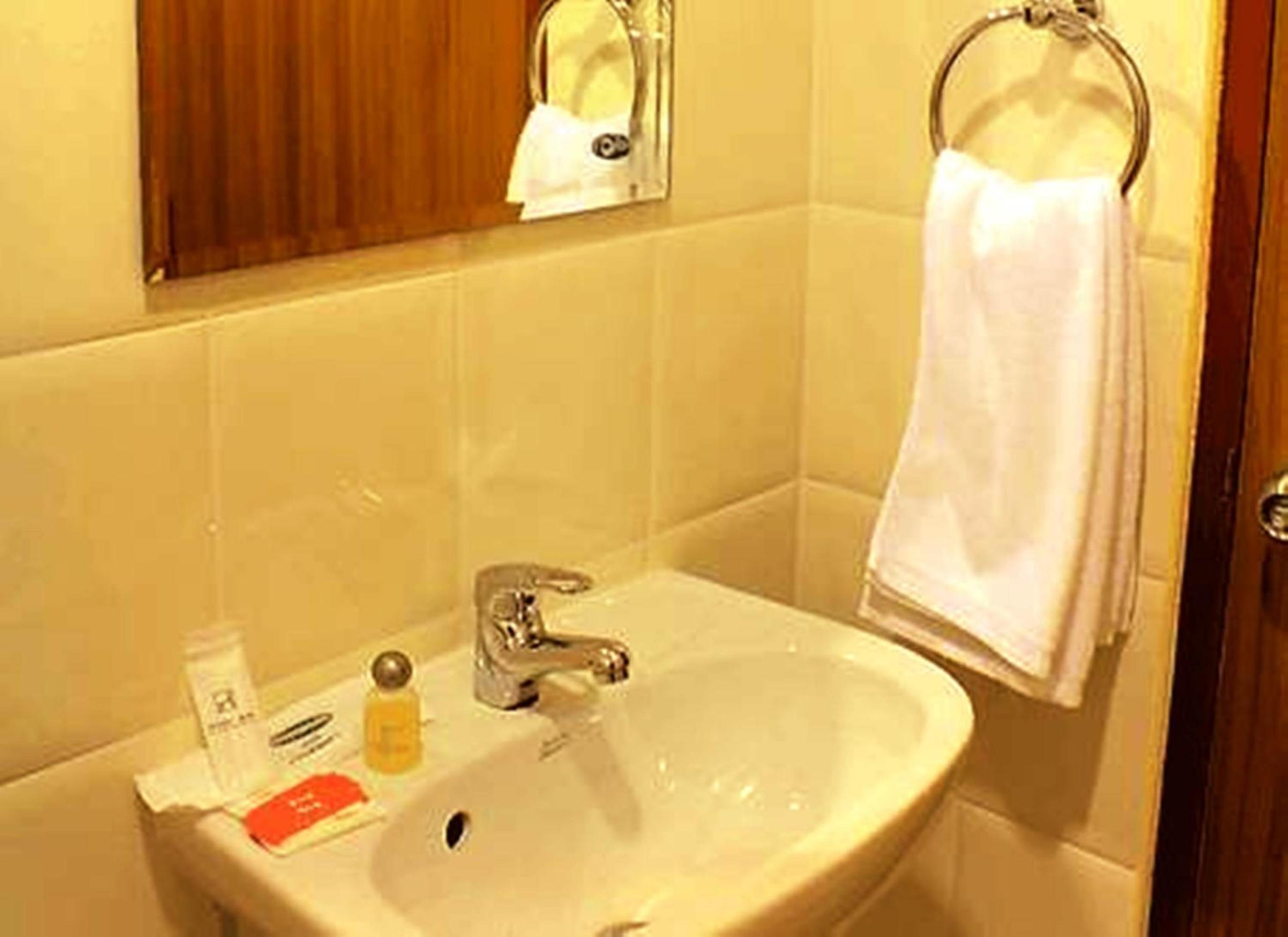 Standard Double Room with Bathtub photo 3