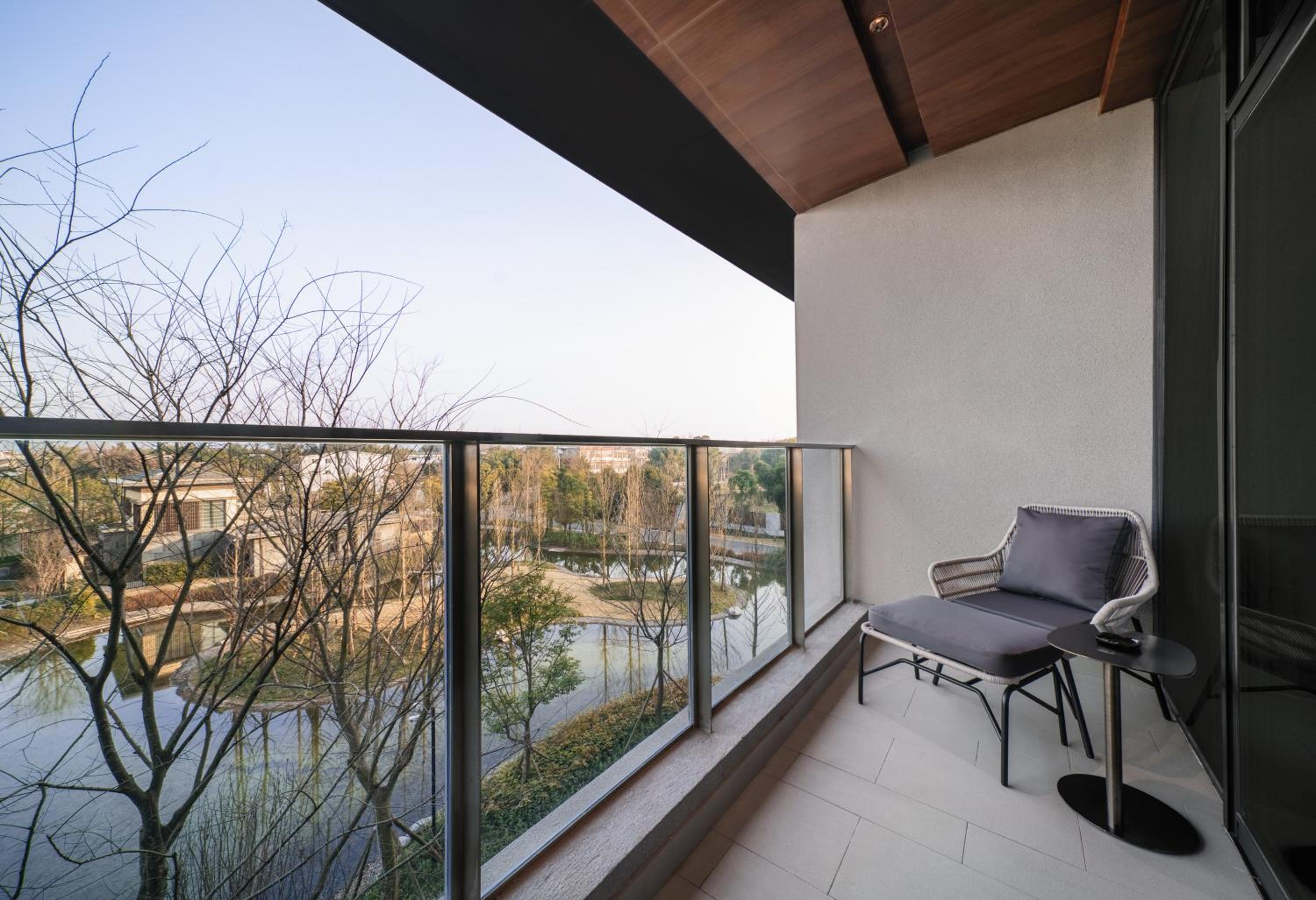 Deluxe King Room with Garden View - Photo 3