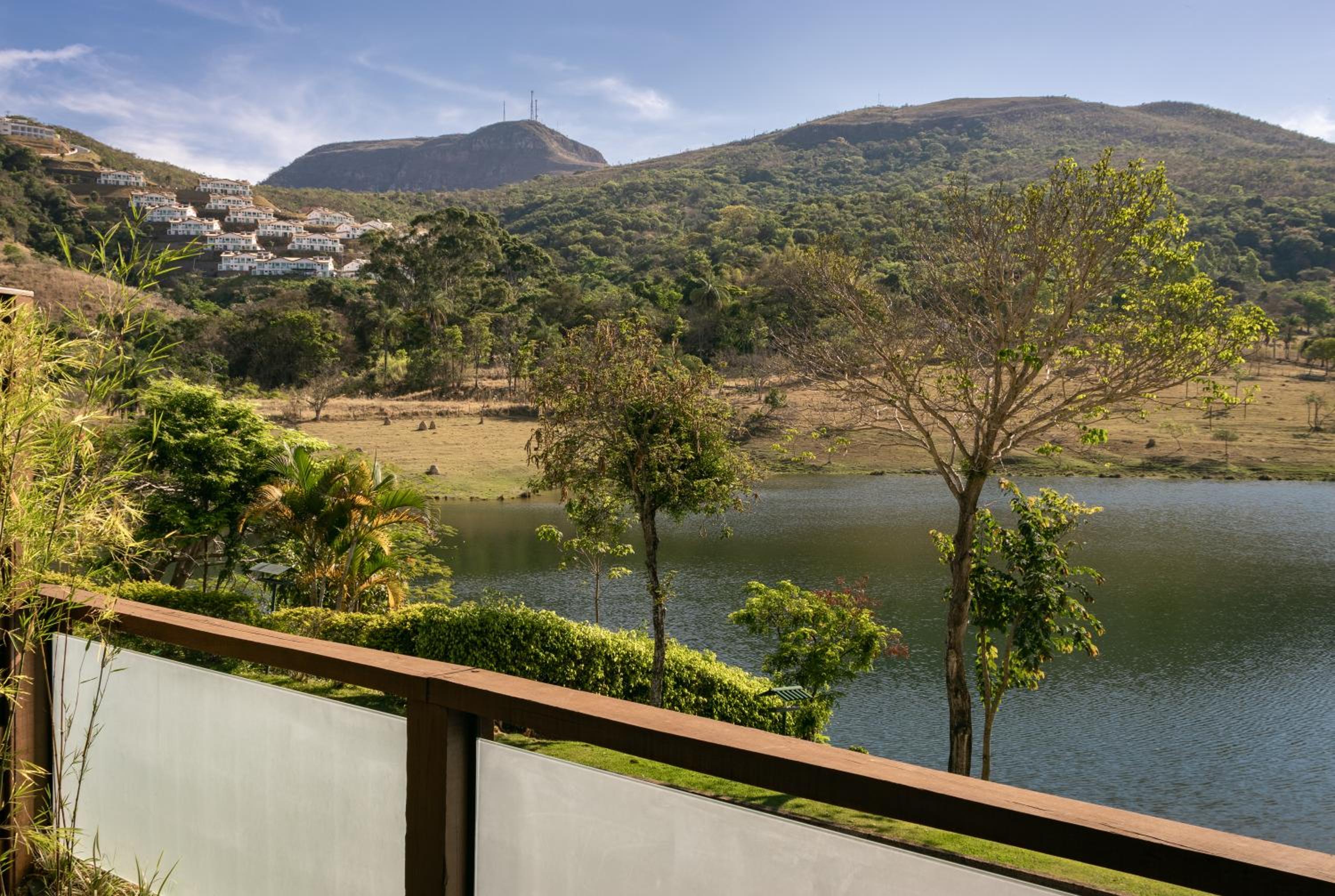 Suite with Lake View photo 2