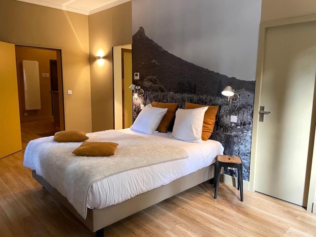 Deluxe Double Room with Shower photo 2