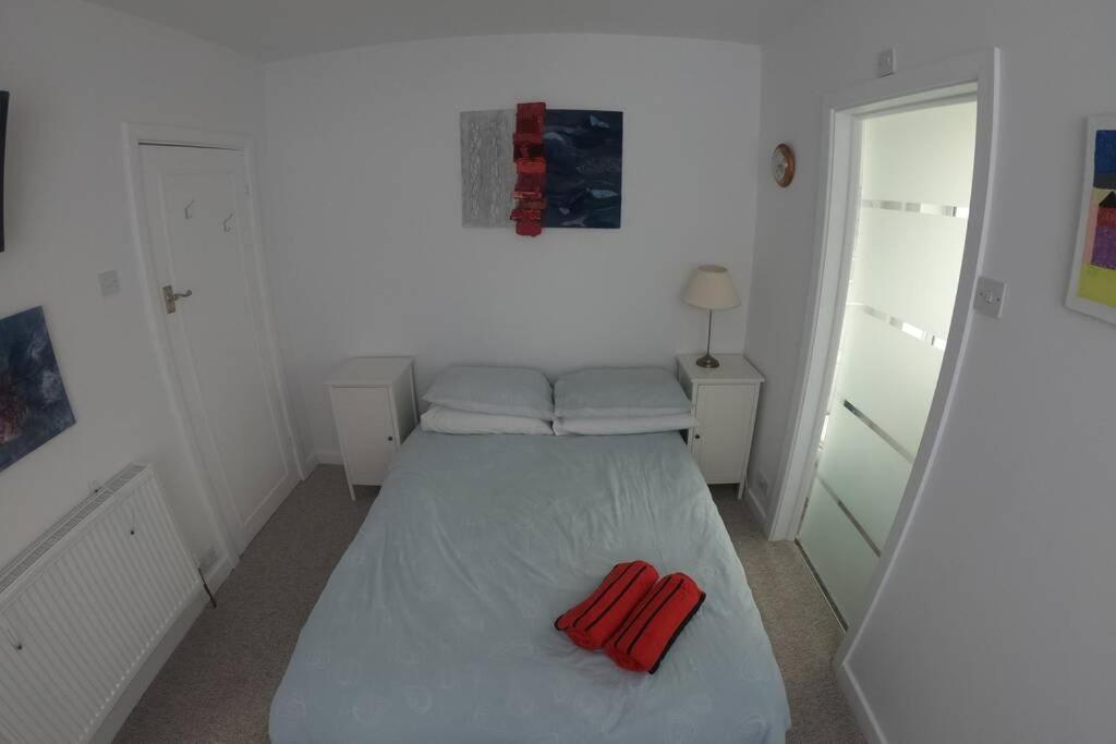One-Bedroom Apartment photo 3