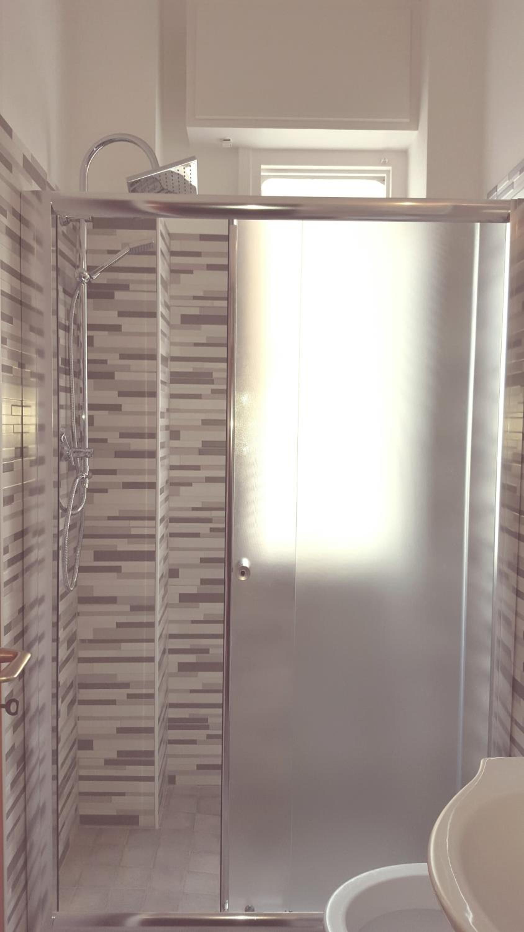 Double or Twin Room with Balcony - Photo 6