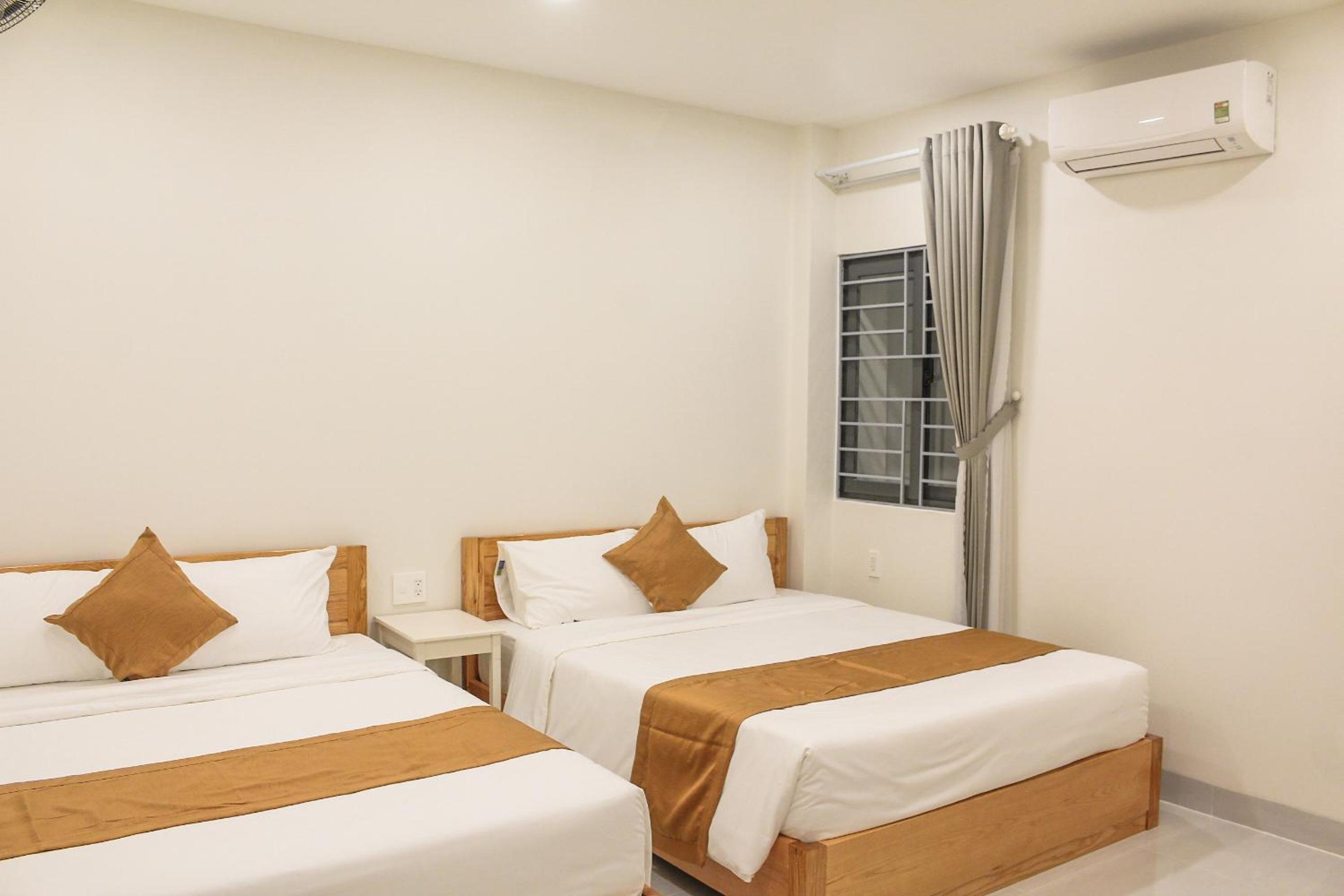 Quadruple Room with Private Bathroom