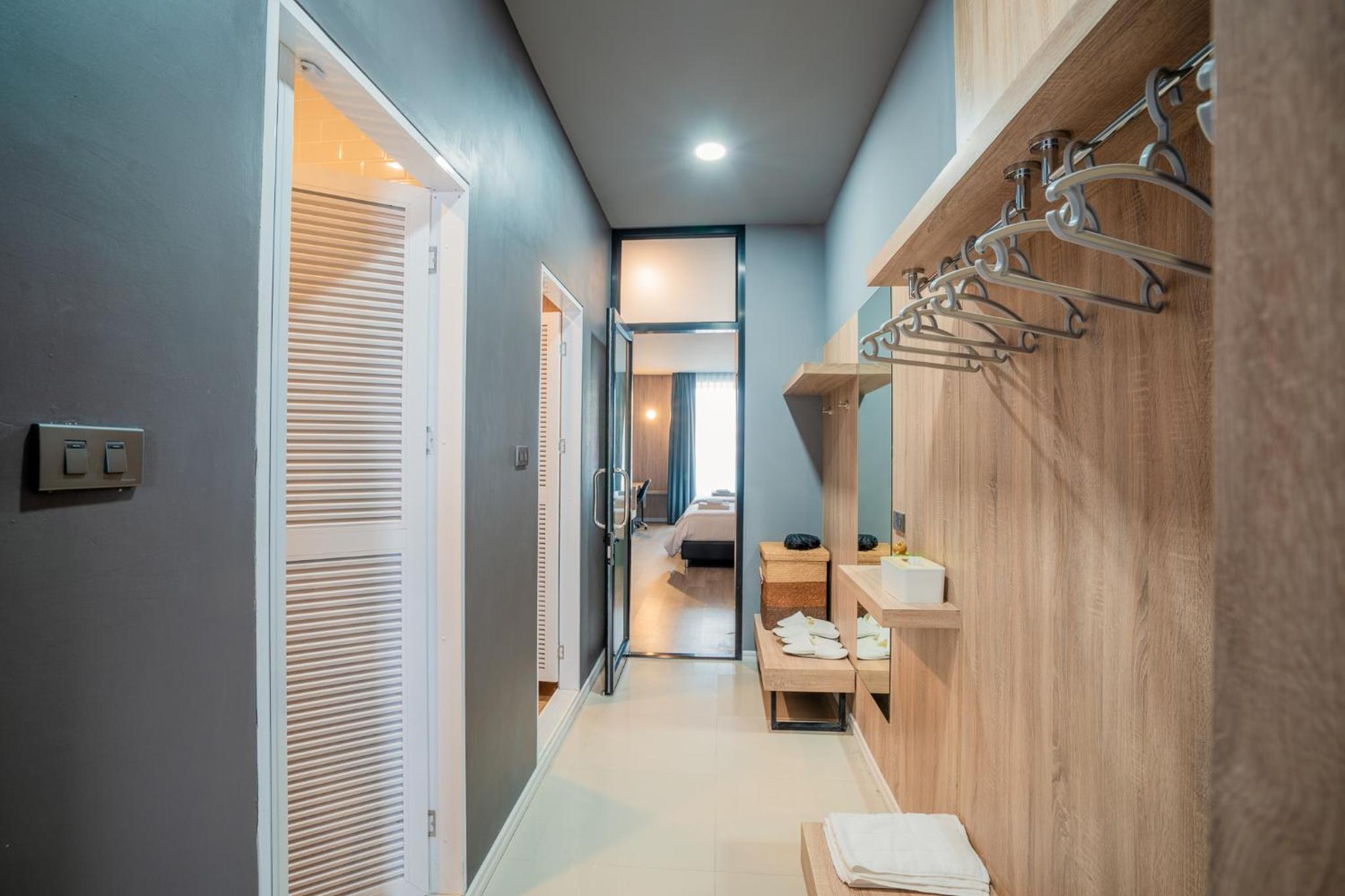 Family Suite with Balcony - Photo 3