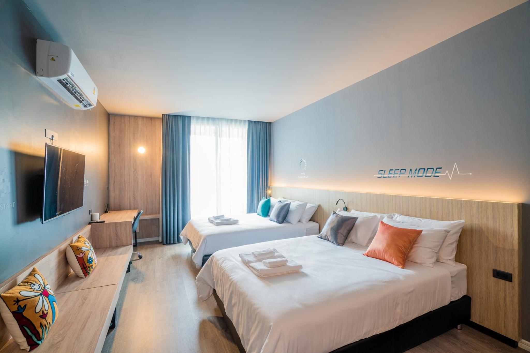 Family Suite with Balcony - Photo 2