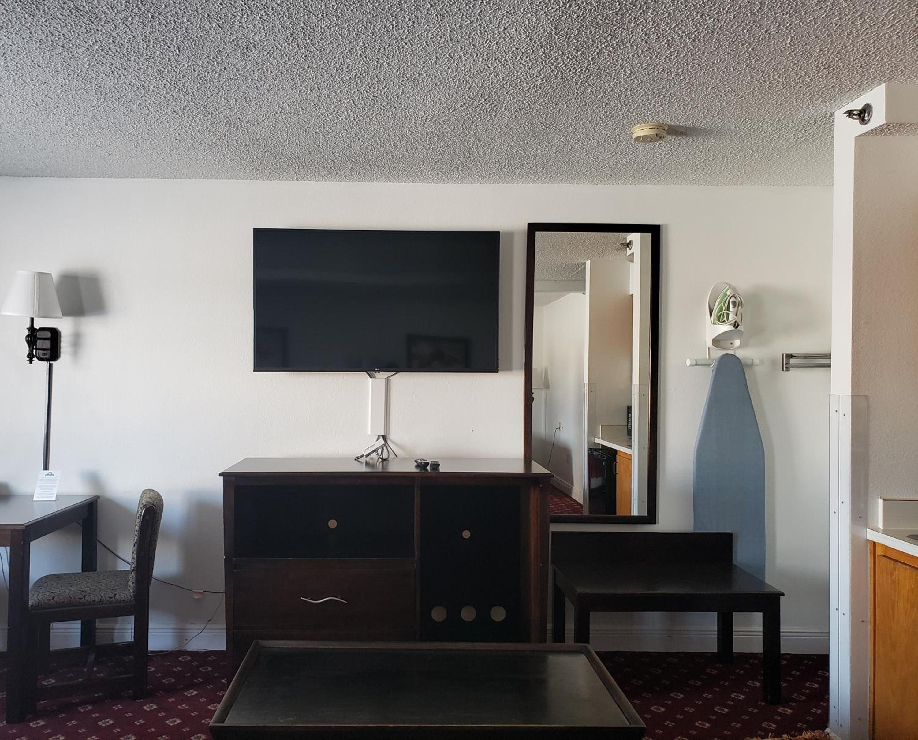 Studio Suite with Two Queen Beds - Non-Smoking - Photo 4