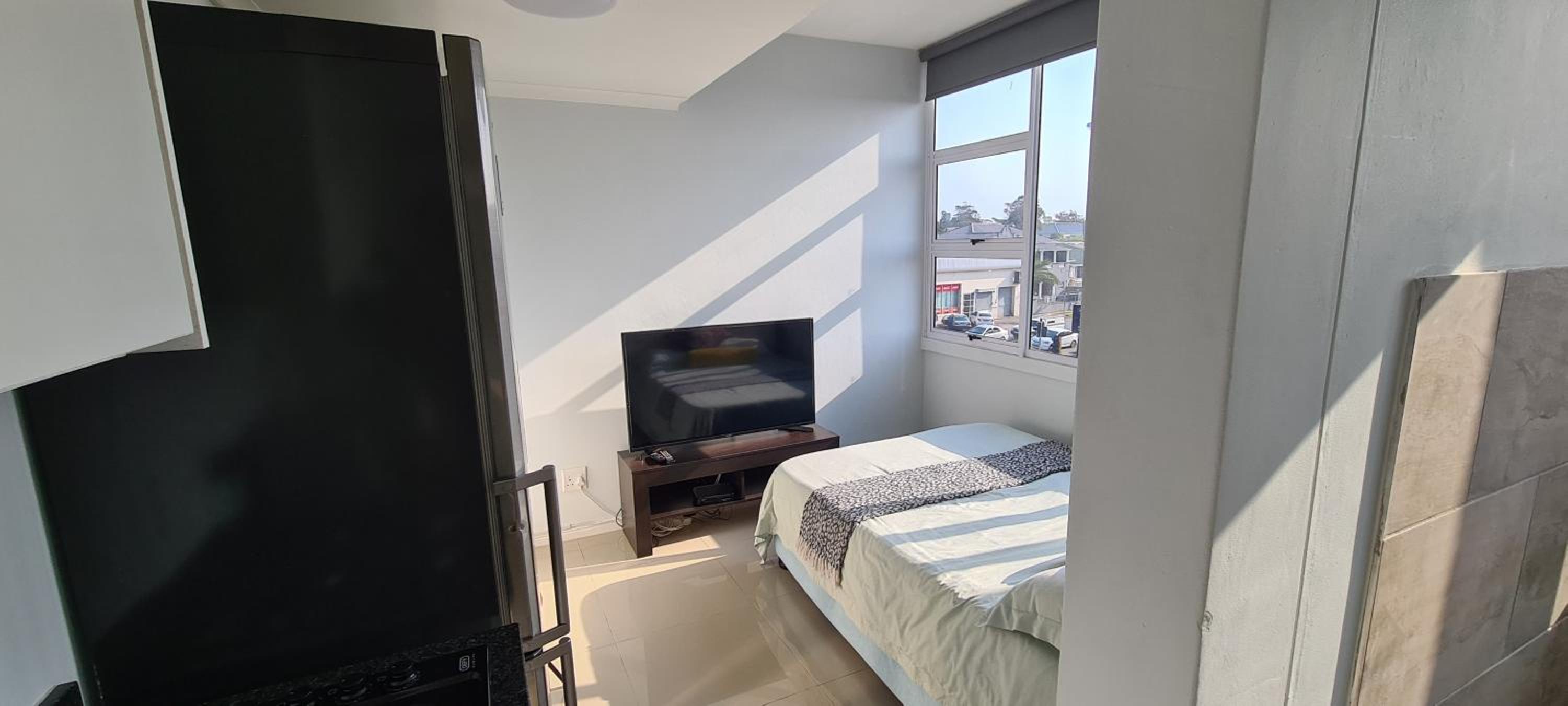 One-Bedroom Apartment - Photo 2