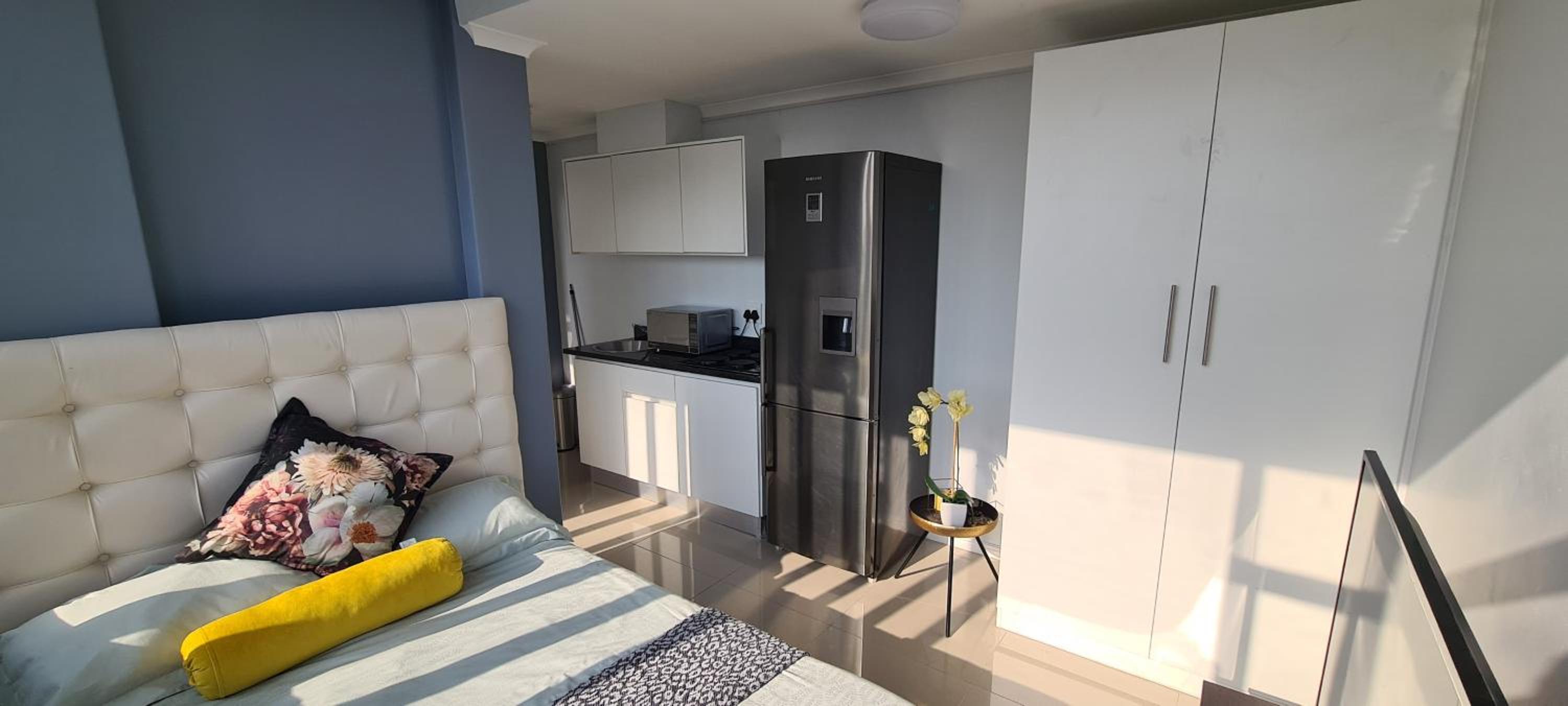 One-Bedroom Apartment - Photo 1