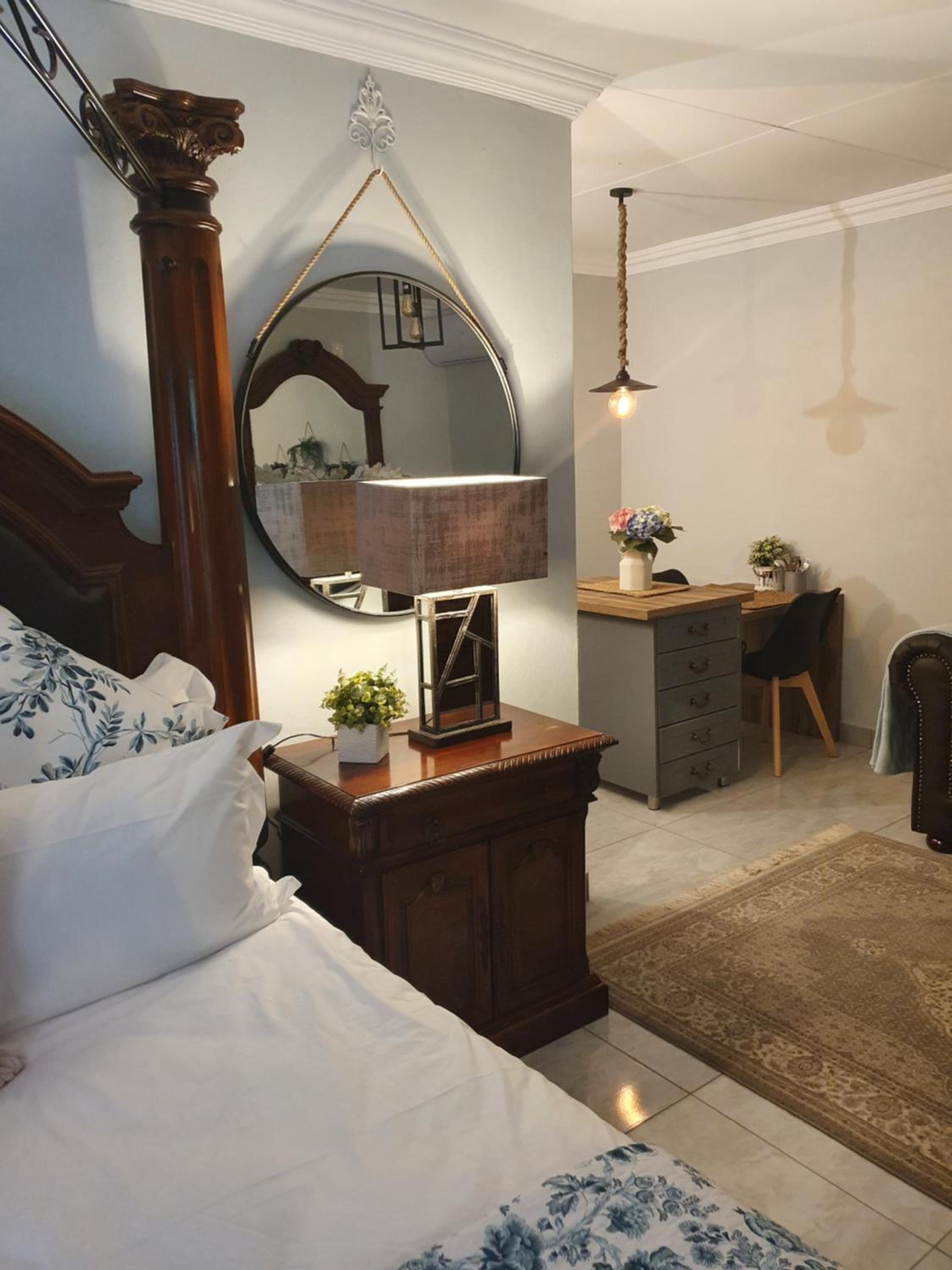 Deluxe Queen Room - Photo 1