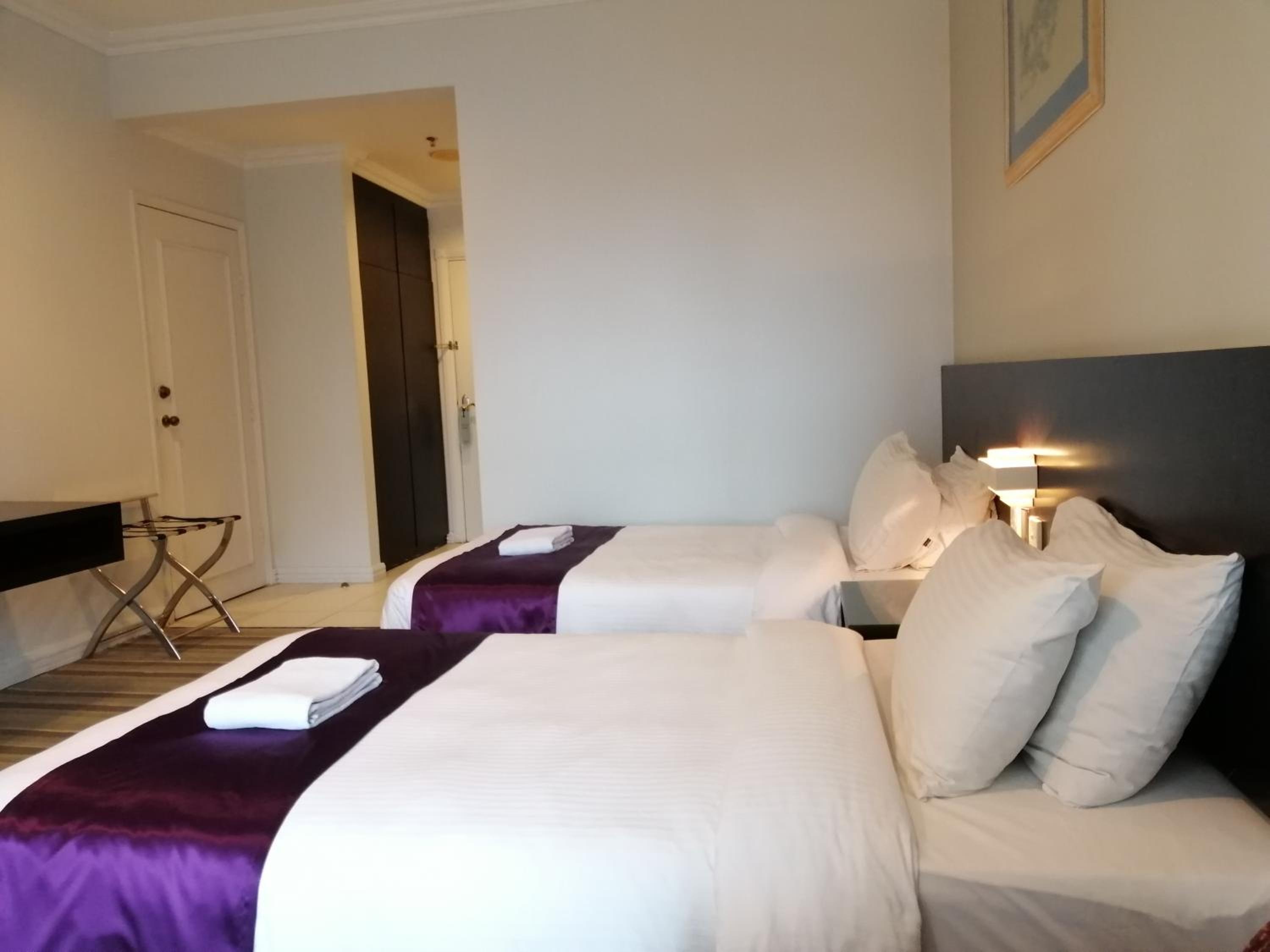 Standard Twin Room - Photo 6