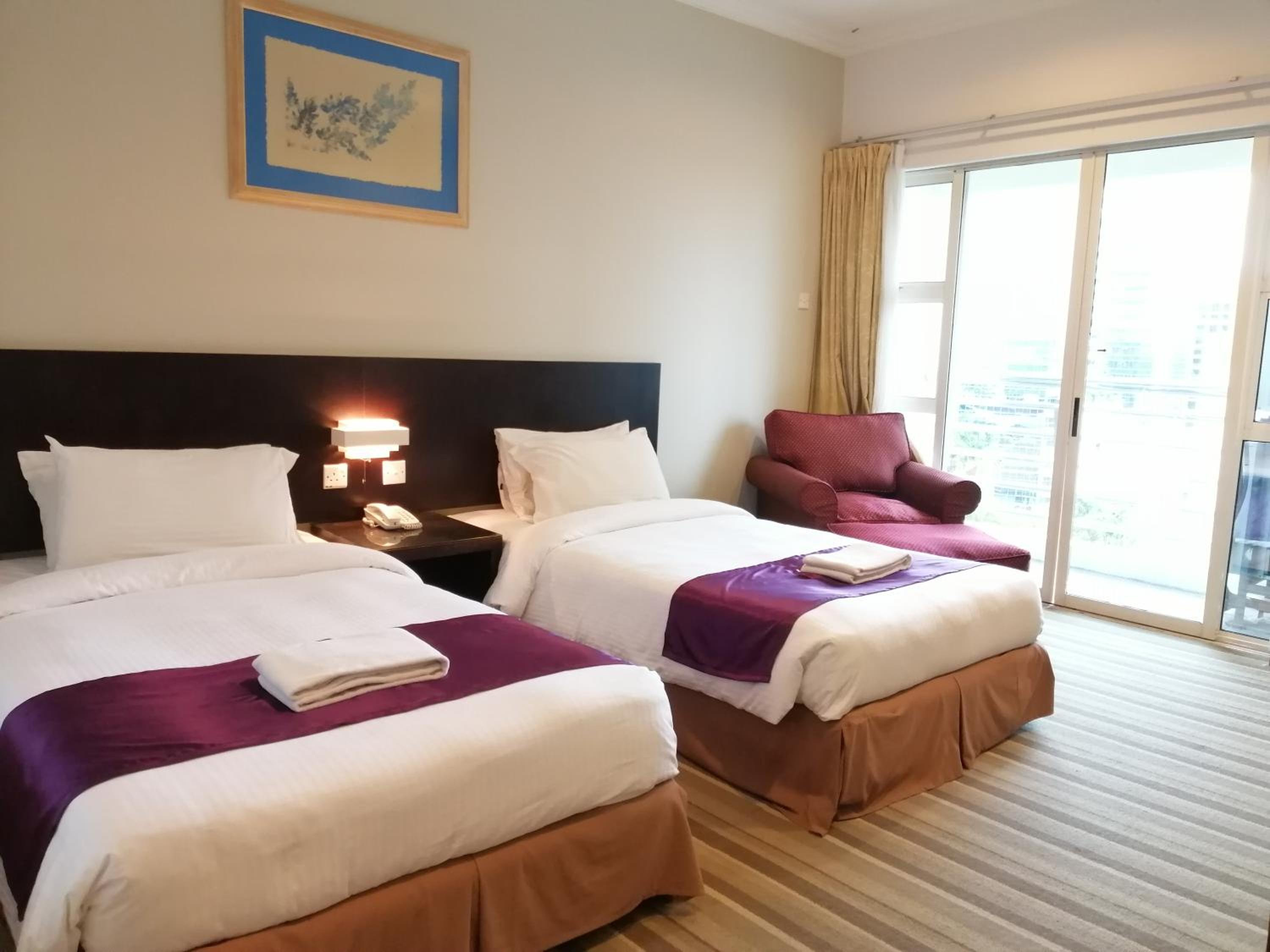 Standard Twin Room - Photo 8
