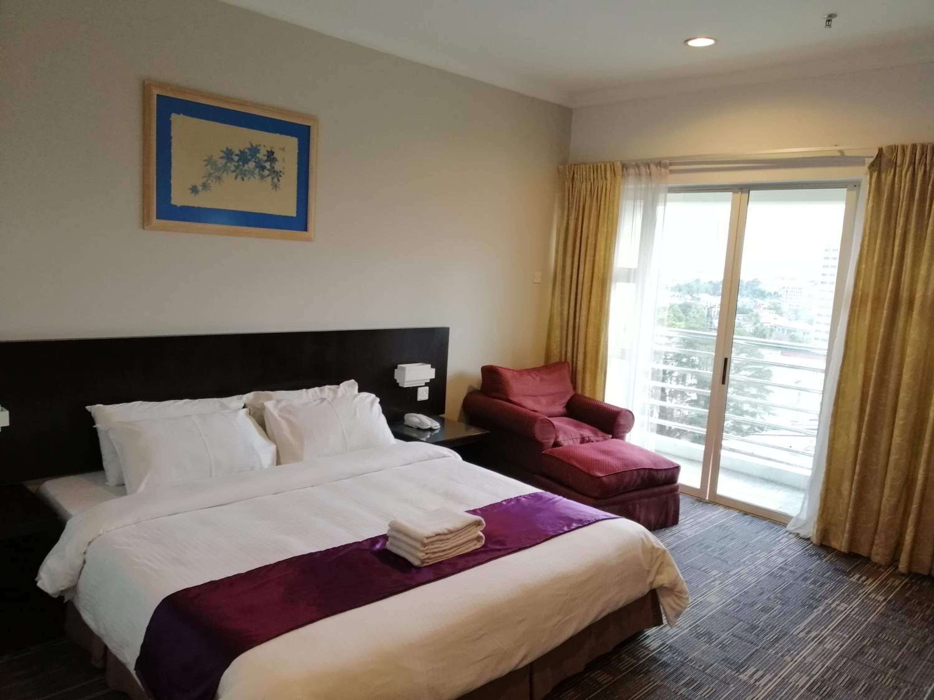 Standard King Room - Photo 3